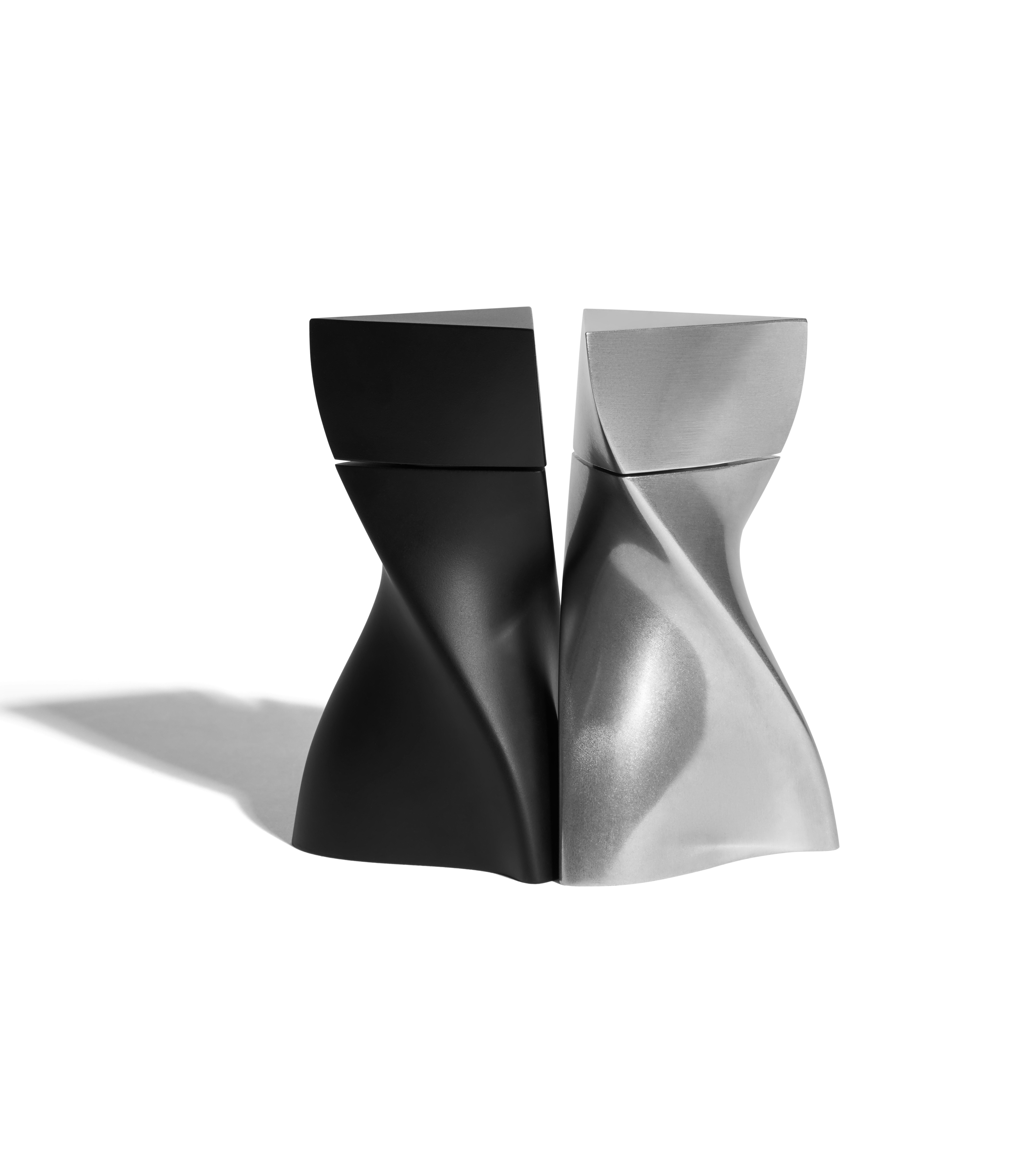 A Duo Salt and Pepper Grinders in Silver / Black viewed from an angle.