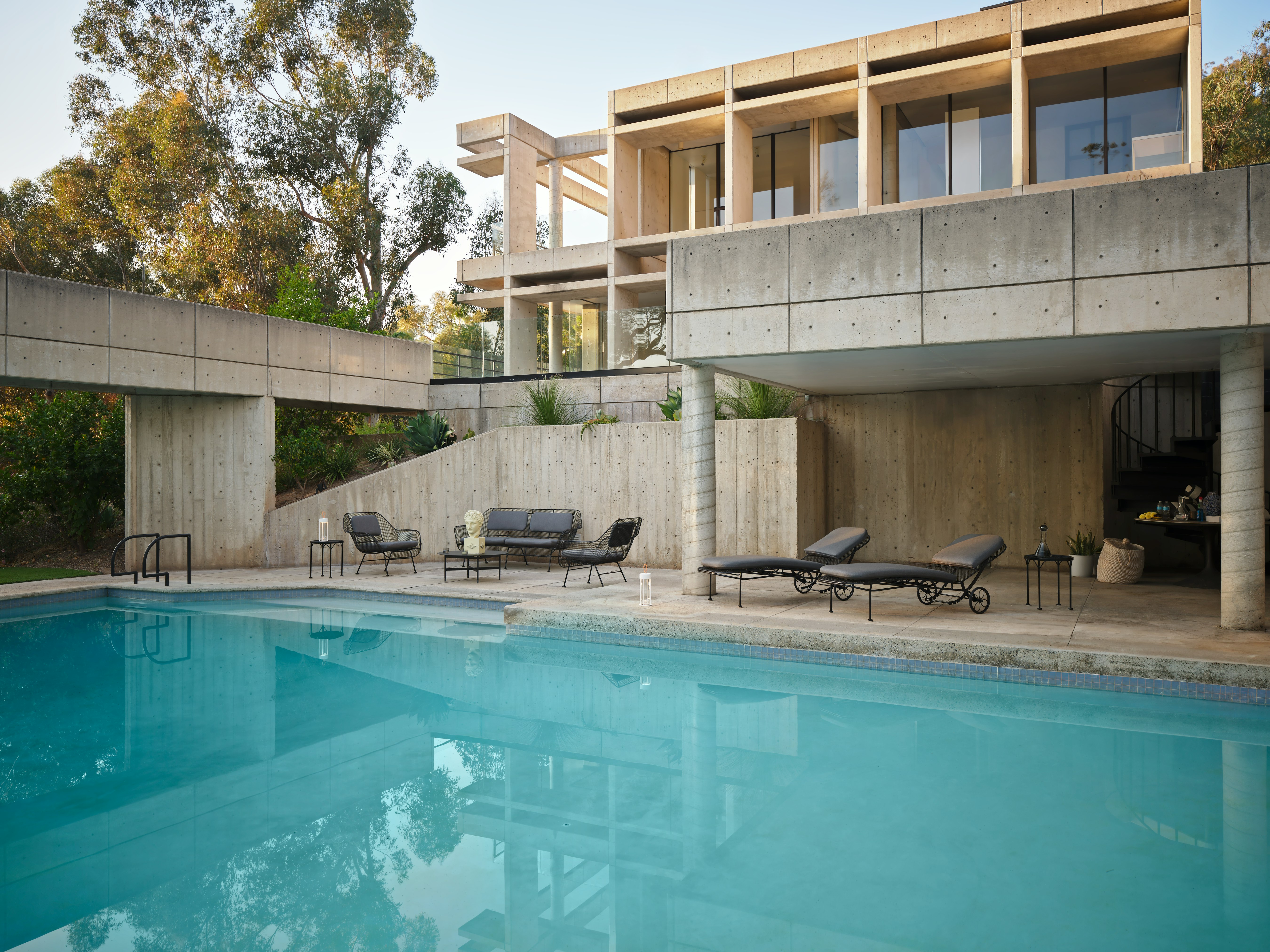 Sculptura Side Table