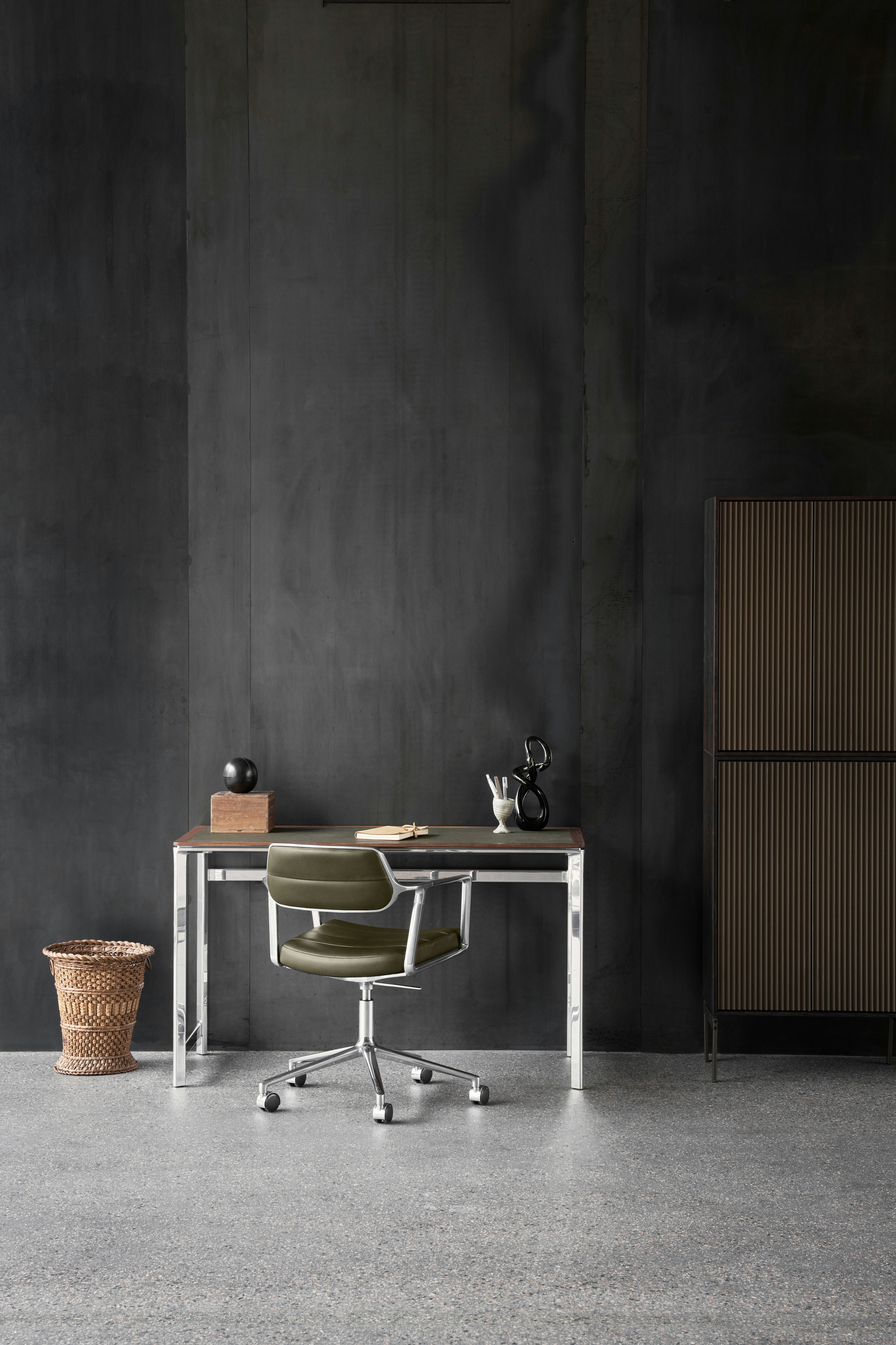 Vipp430 Studio Desk