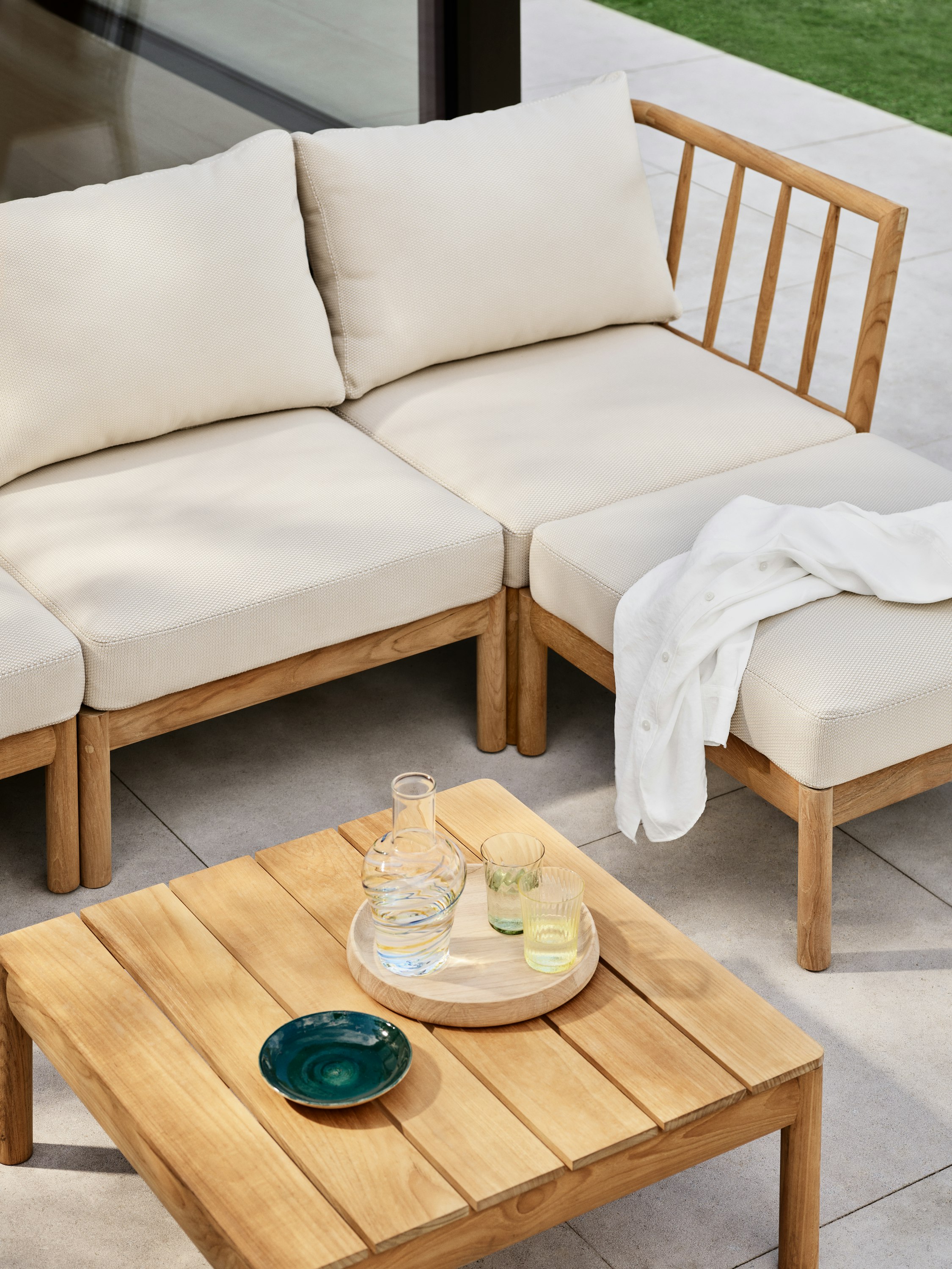 Tradition Outdoor Chaise Sectional with Table