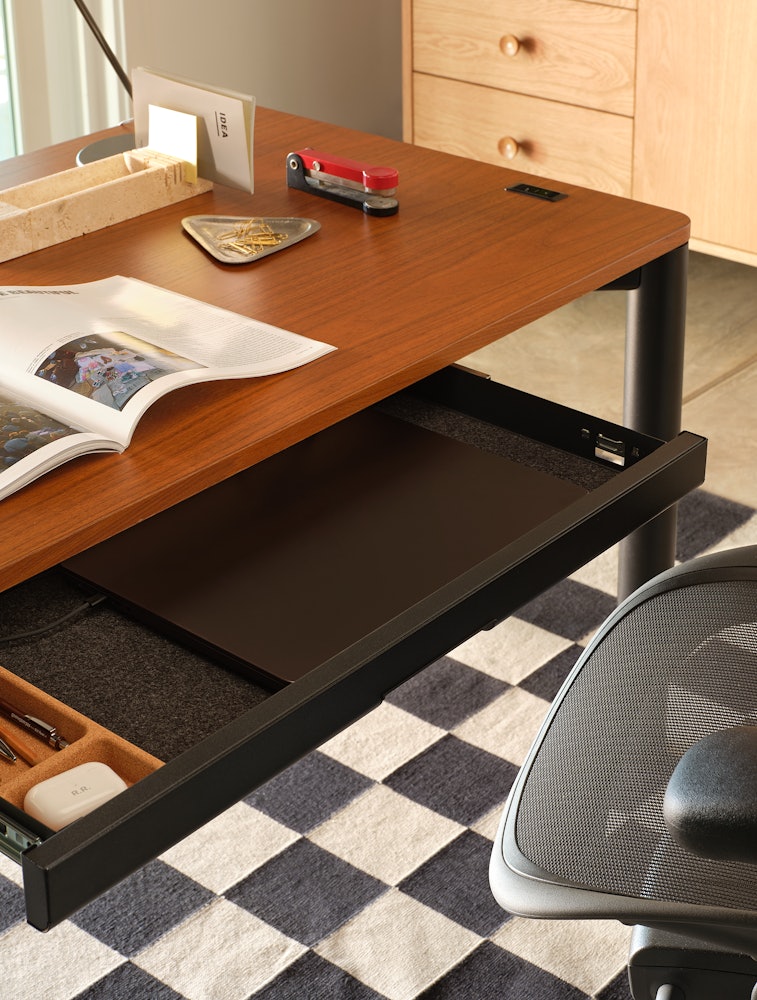 Spout Sit-to-Stand Table