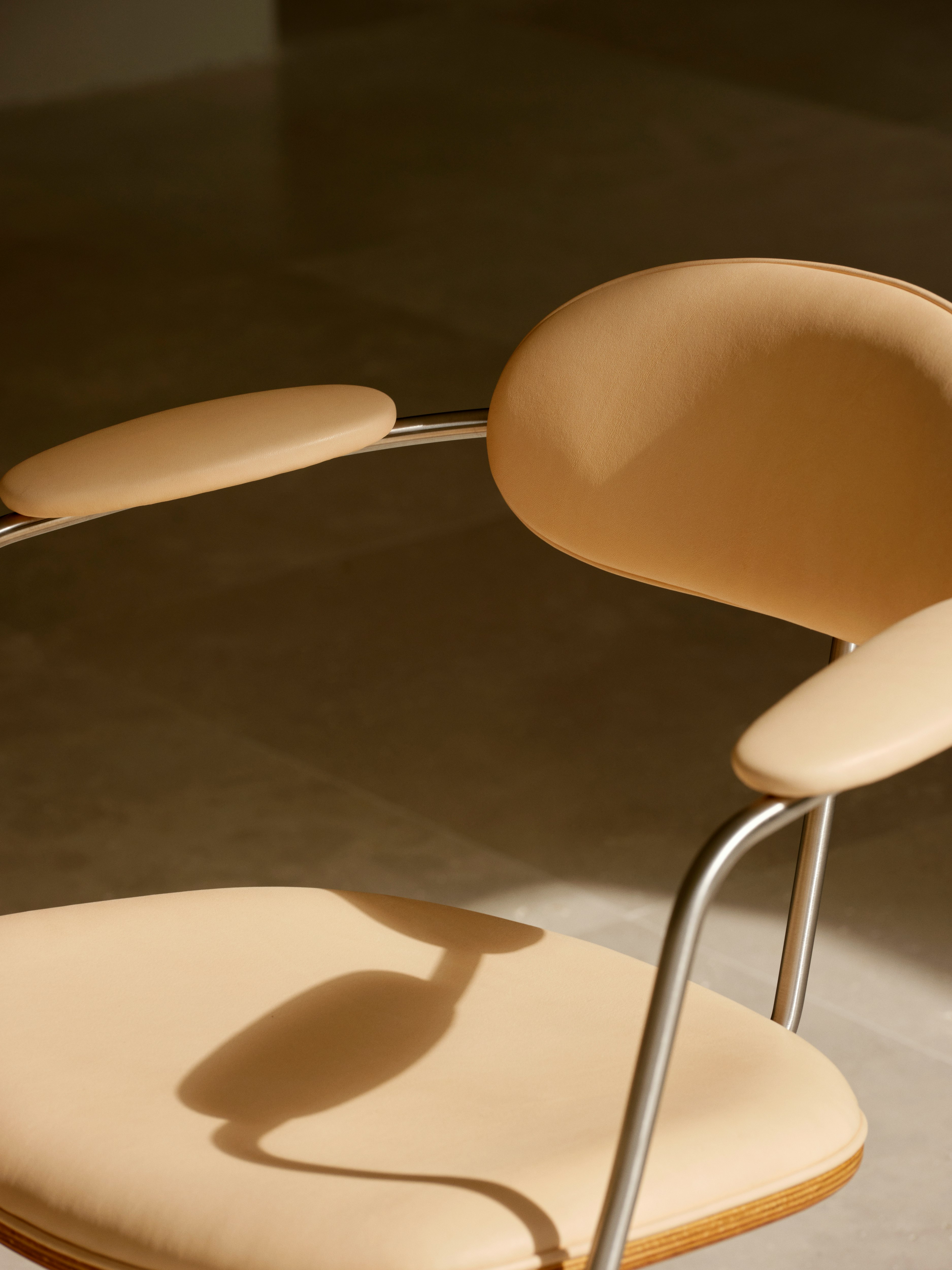 CH621 Swivel Chair