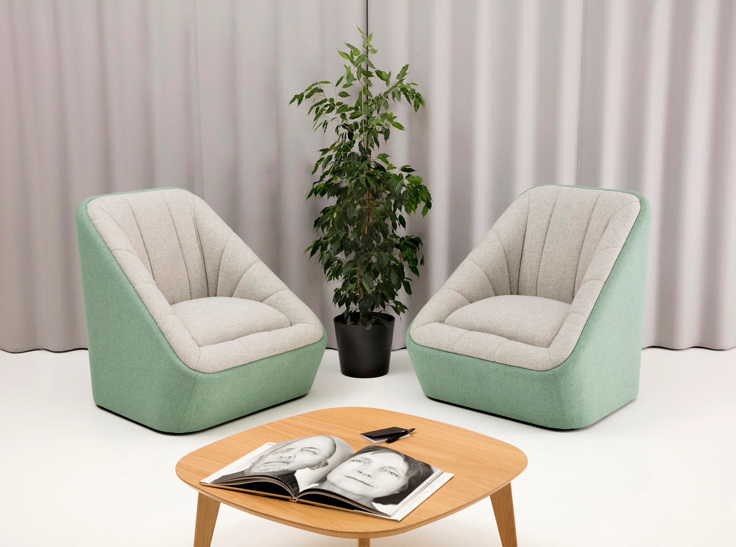 Dalby Coffee Table with Fiji Chairs