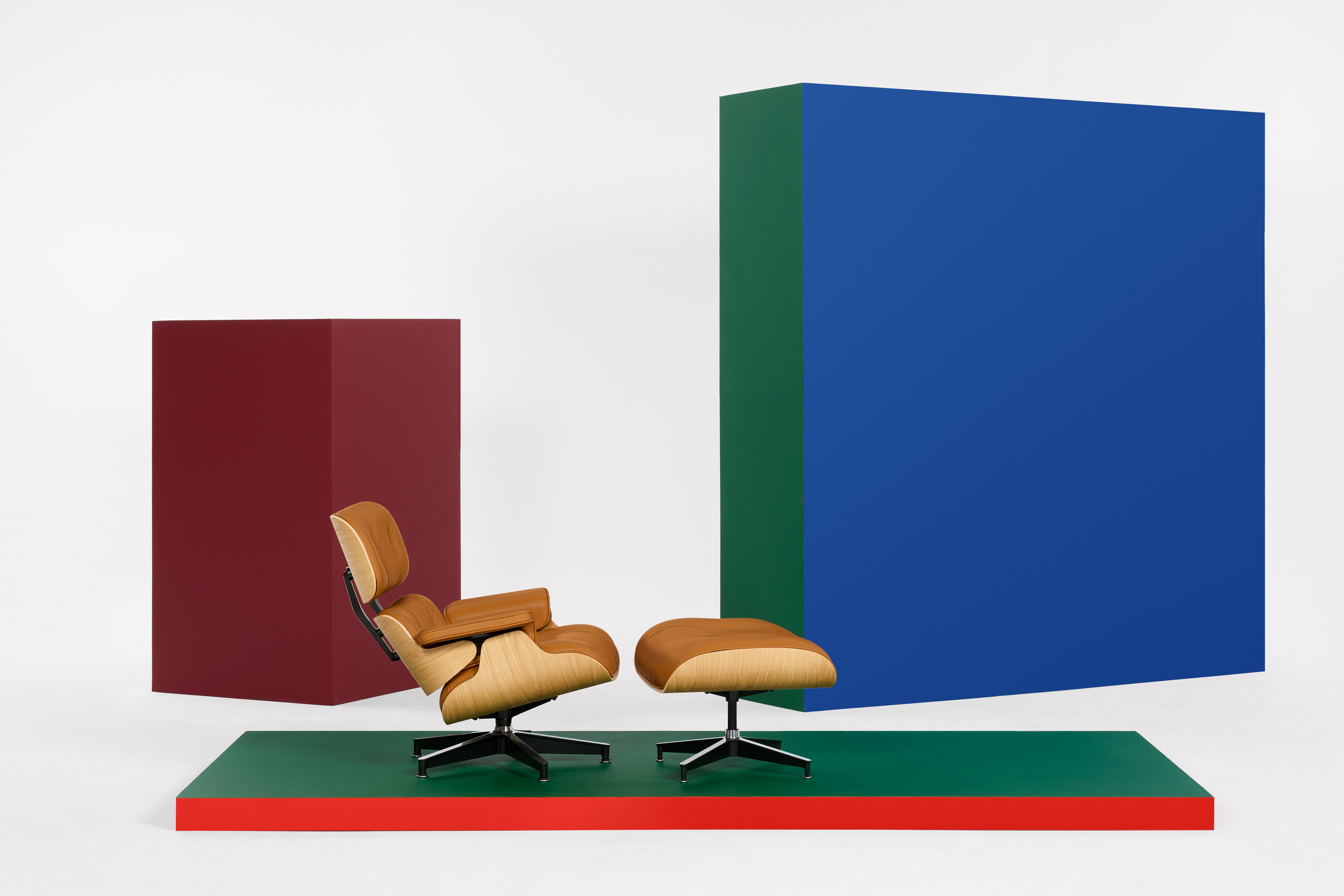 HM HW25 Cyber Eames Lounge and Ottomans (ELO)