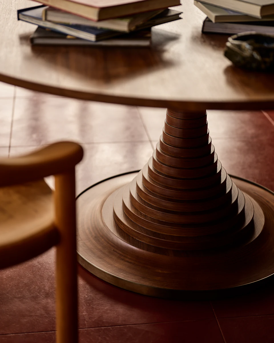 Close up of the top surface showing wood grain and large rounded edge
