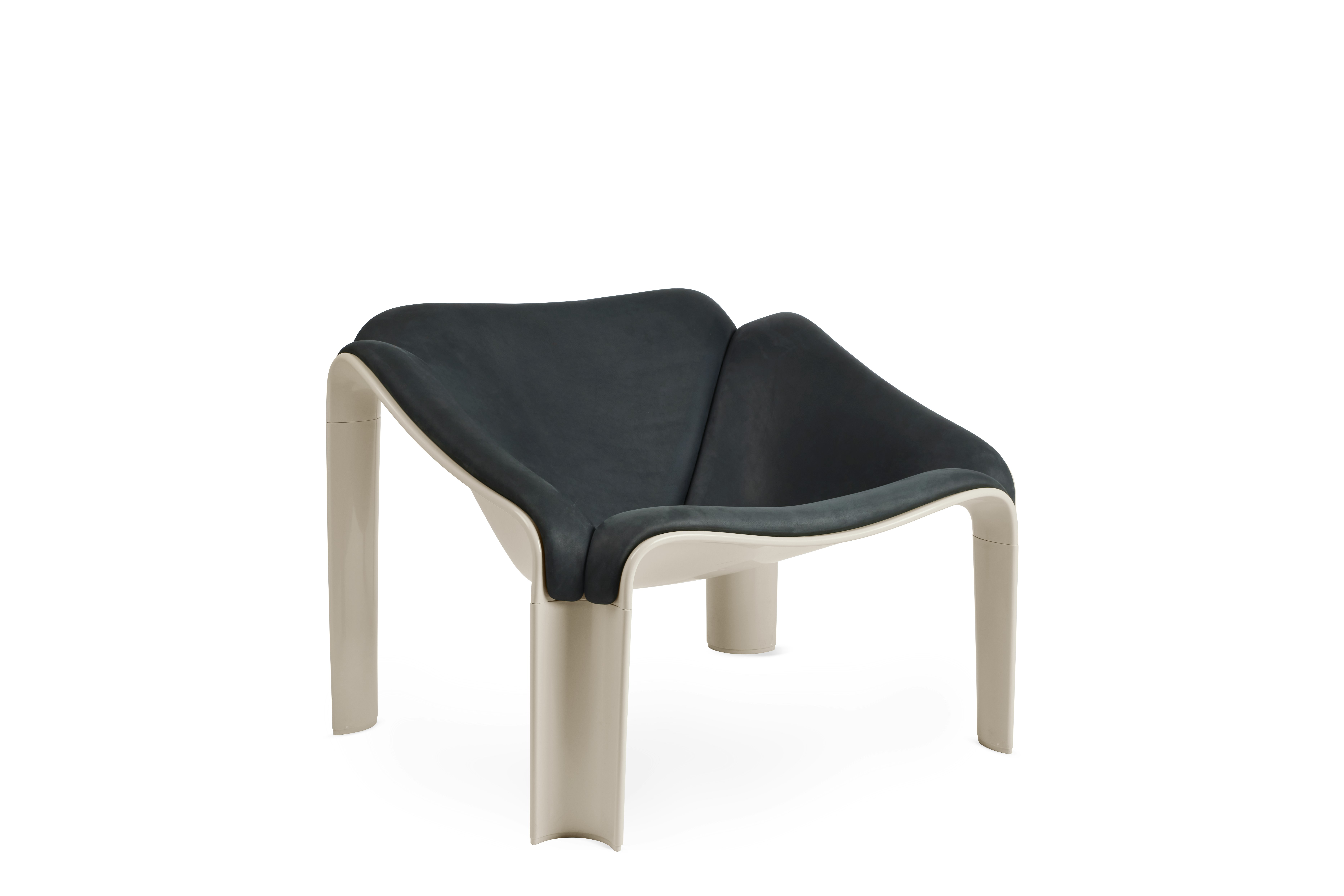 F300 Lounge Chair - dunes,  black,  alabaster white