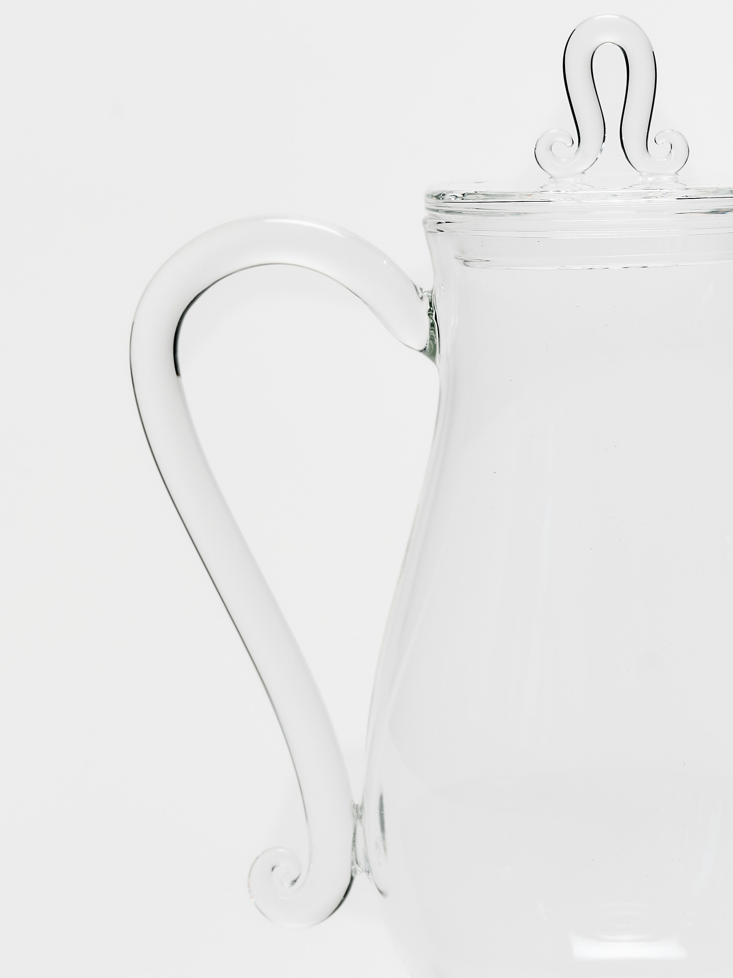 A detailed look at Bell Pot in Clear.