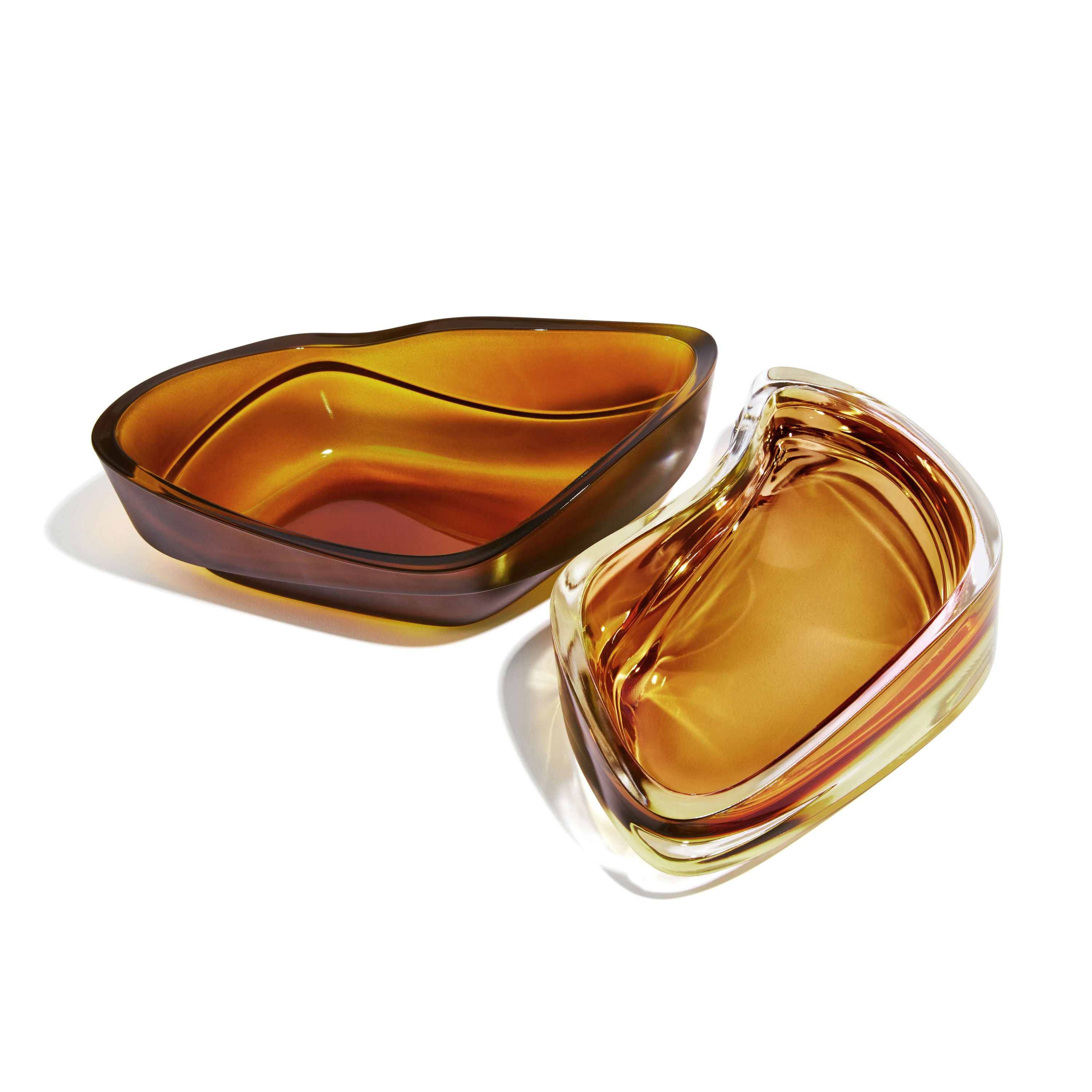 A detailed look at Plex Vessel in Amber.