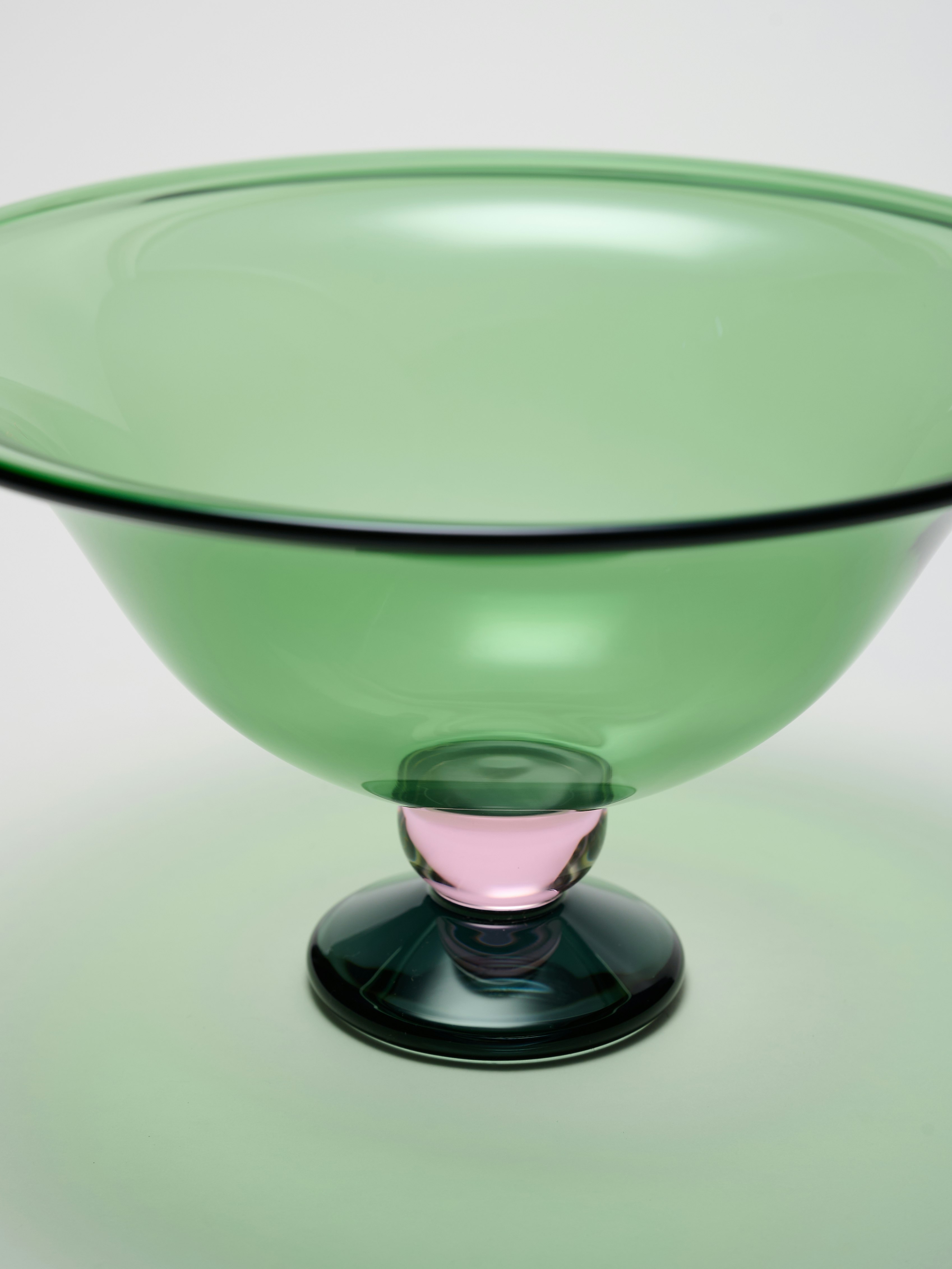 A detailed look at Fruit Bowl in Green Black.