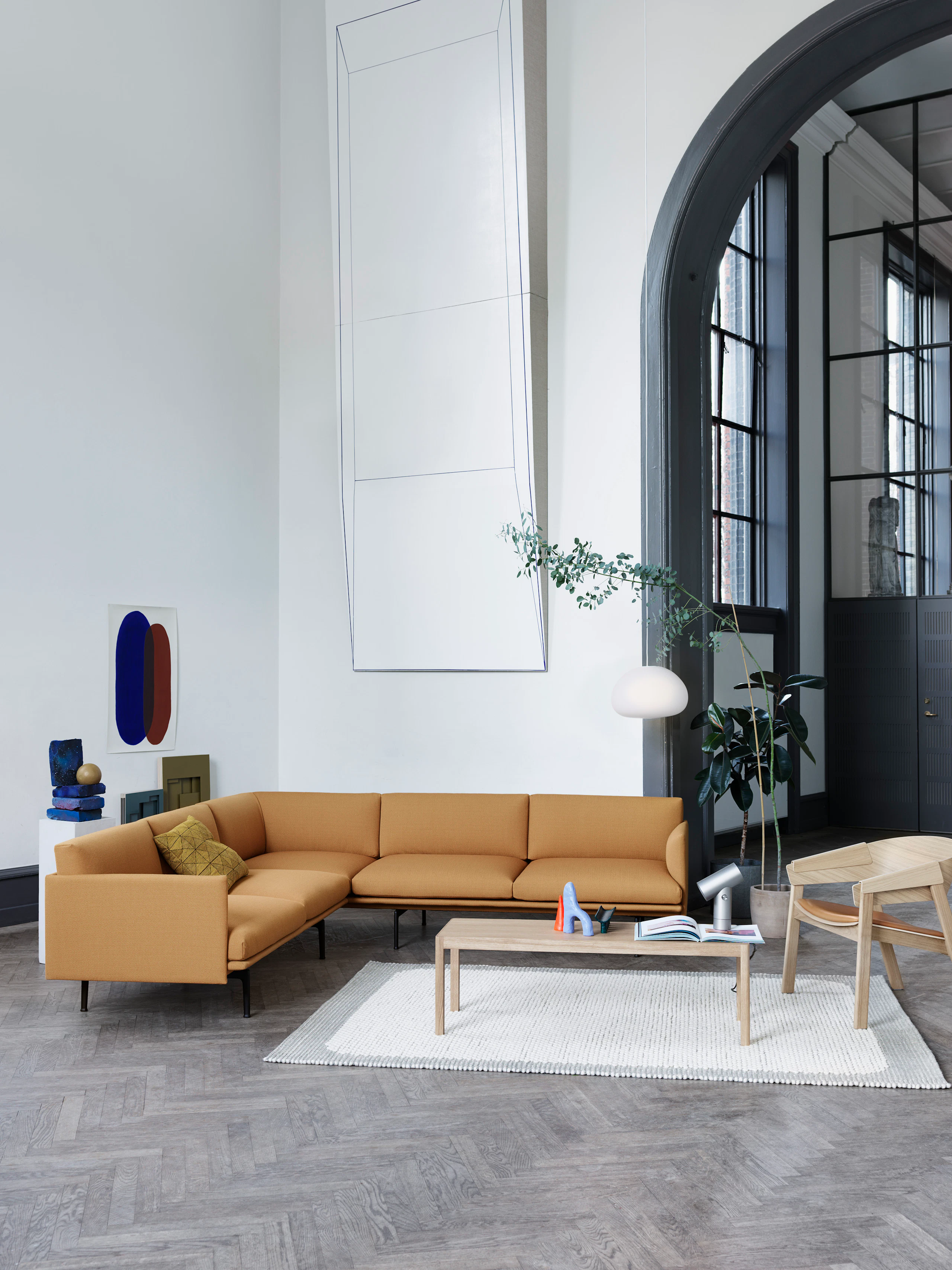 Outline Corner Sofa Vidar 472, Pebble Rug Light Grey, Workshop Coffee Table Oak, Cover Lounge Chair Oak/Cognac Refine Leather, Fluid Pendant, Beam Lamp