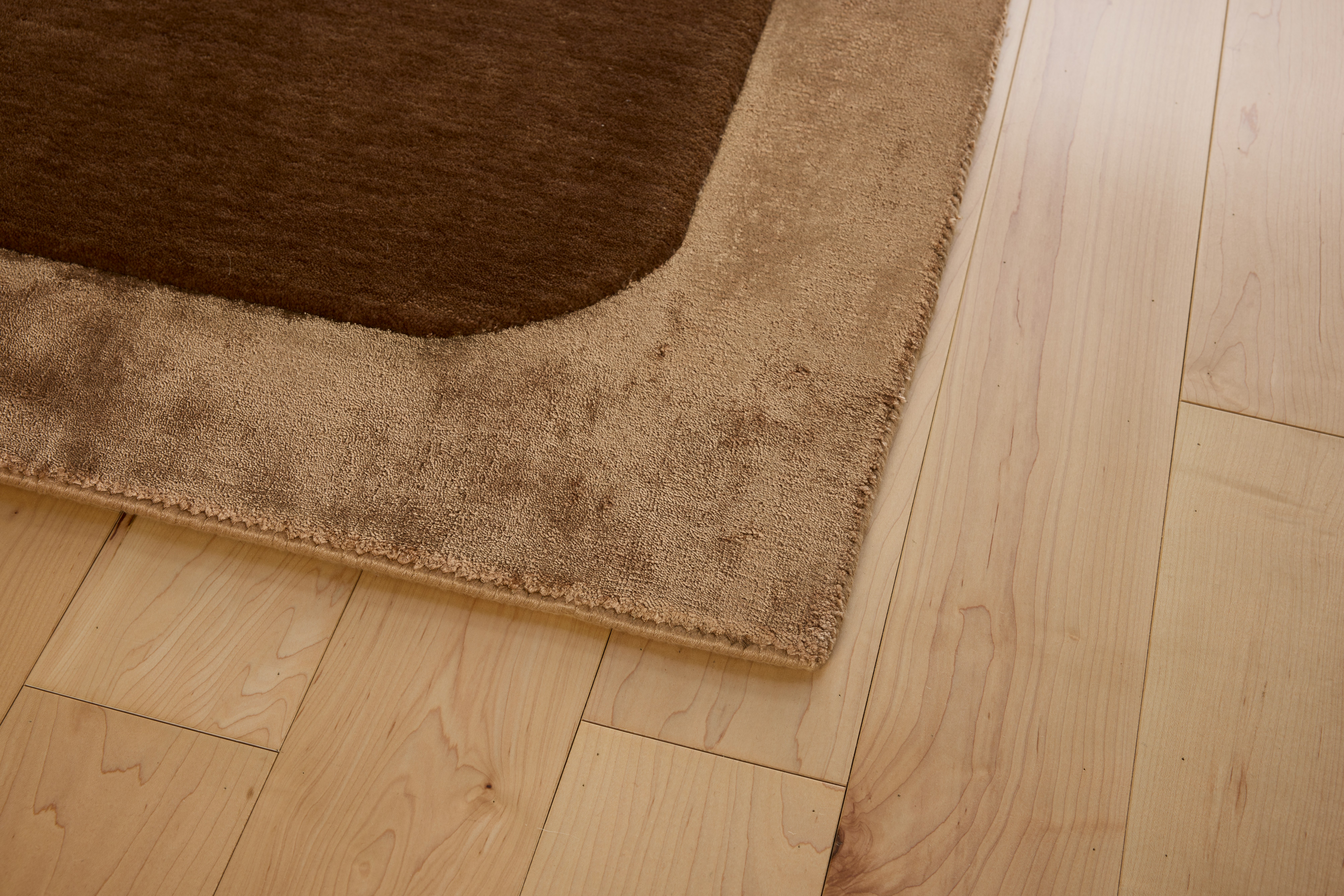 A detailed look at a Radius Inverse Rug in Cocoa.