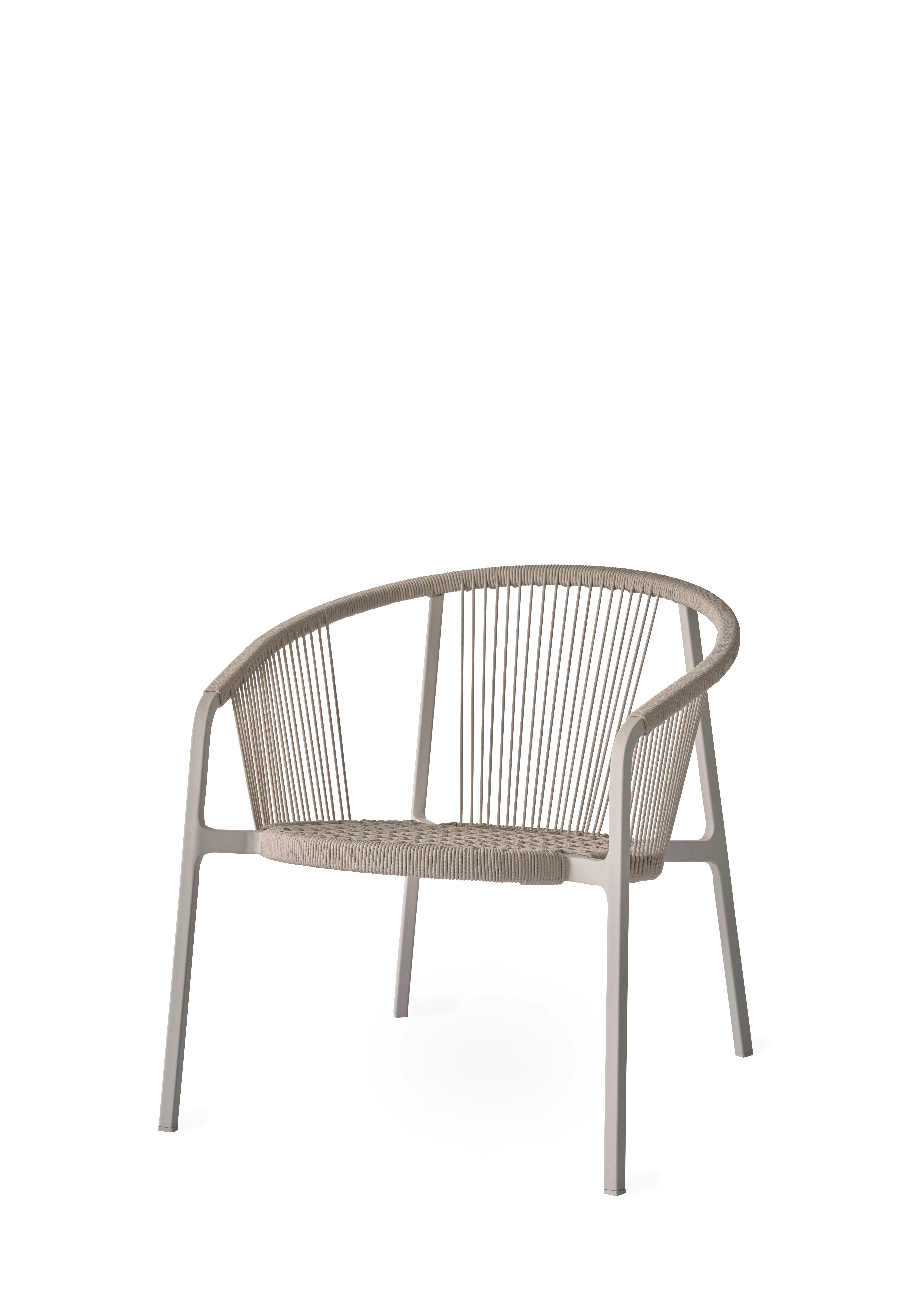 A Vipp712 Lagrasse Lounge Chair Viewed from an angle.