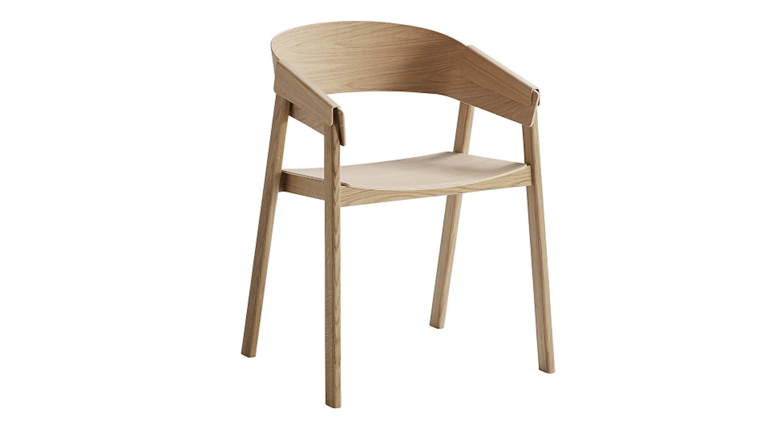 白色背景上配有 Muuto 出品的浅色木质 Cover 座椅
