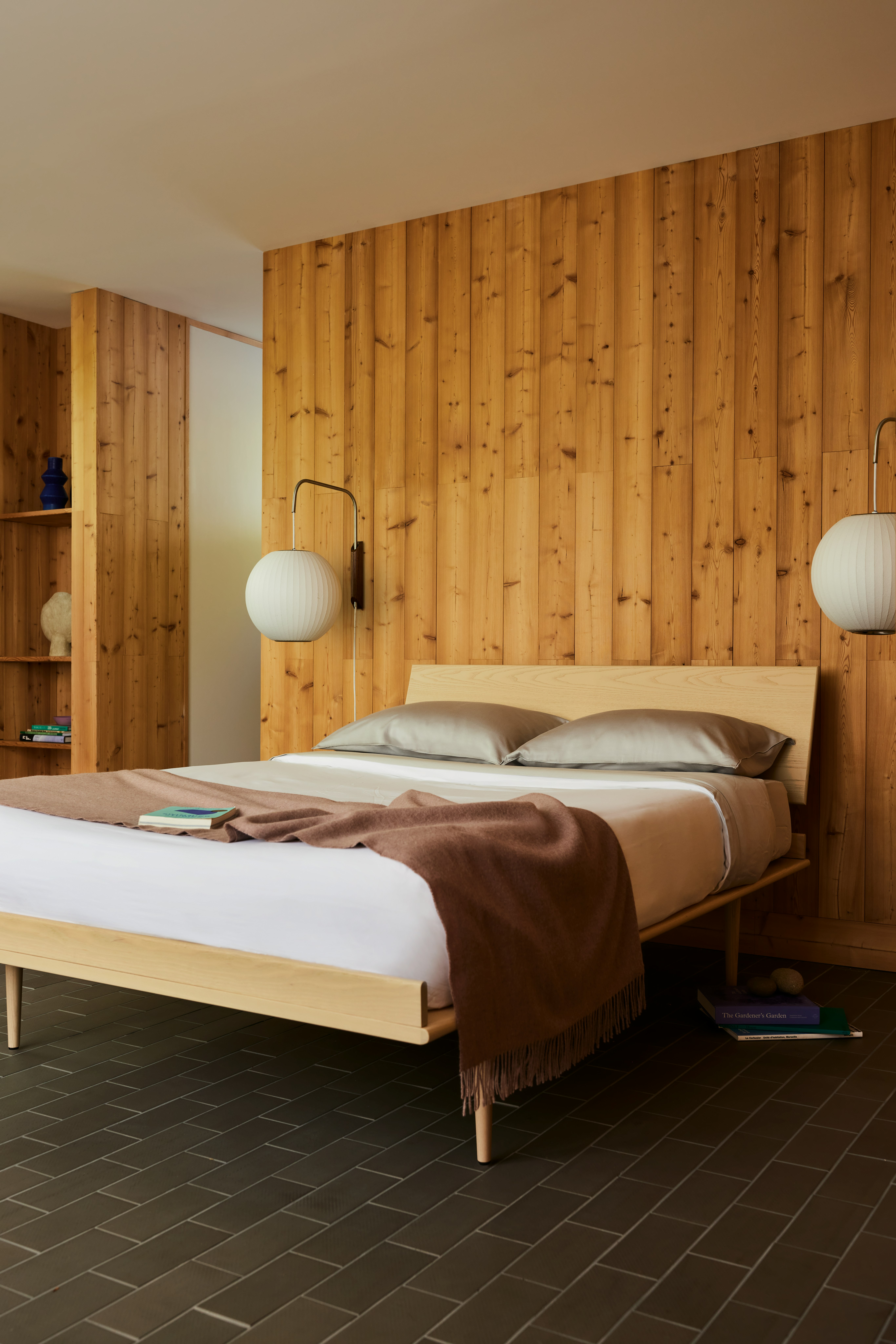 Nelson Thin Edge Bed