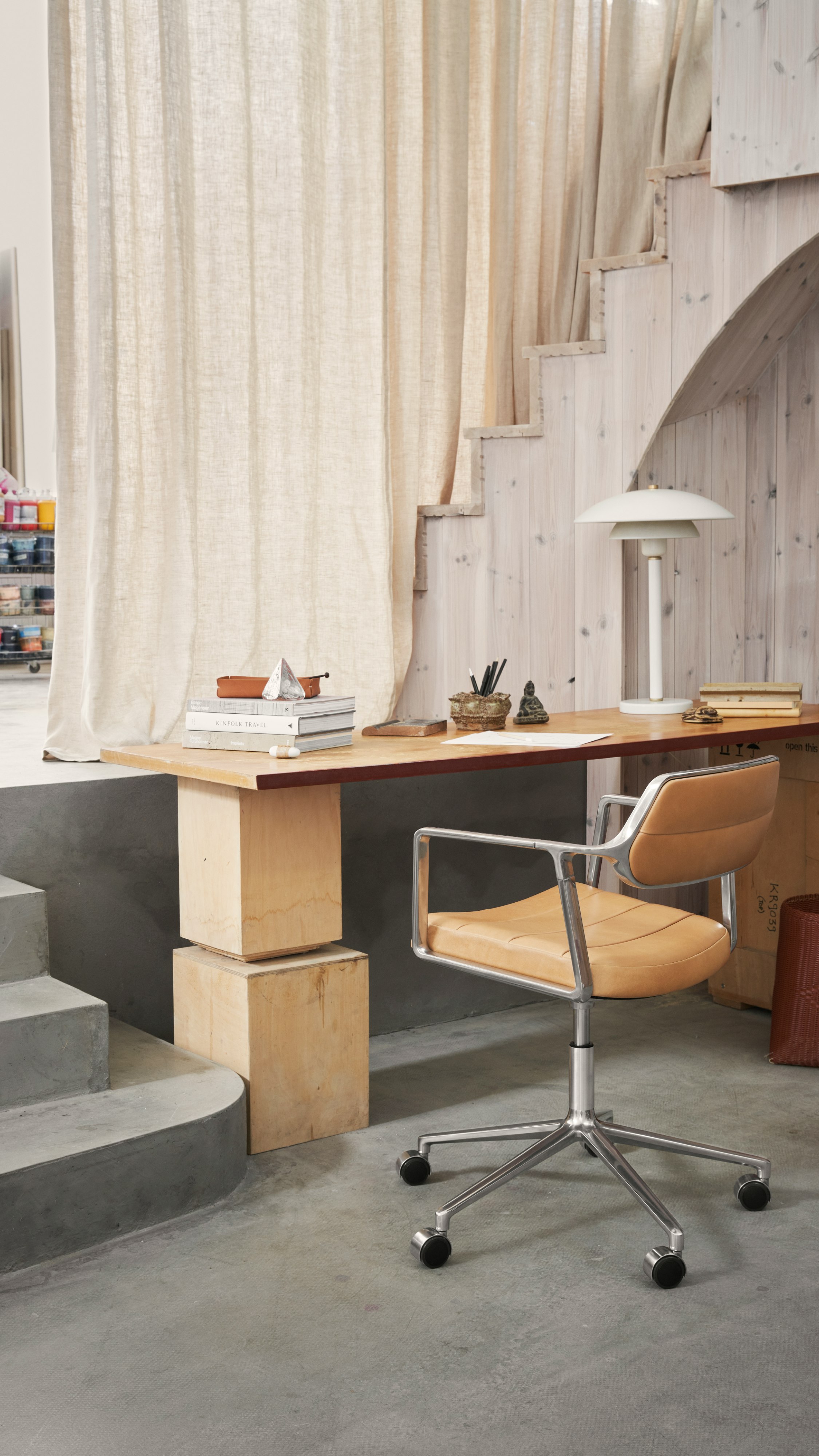 Vipp453+ Swivel Chair