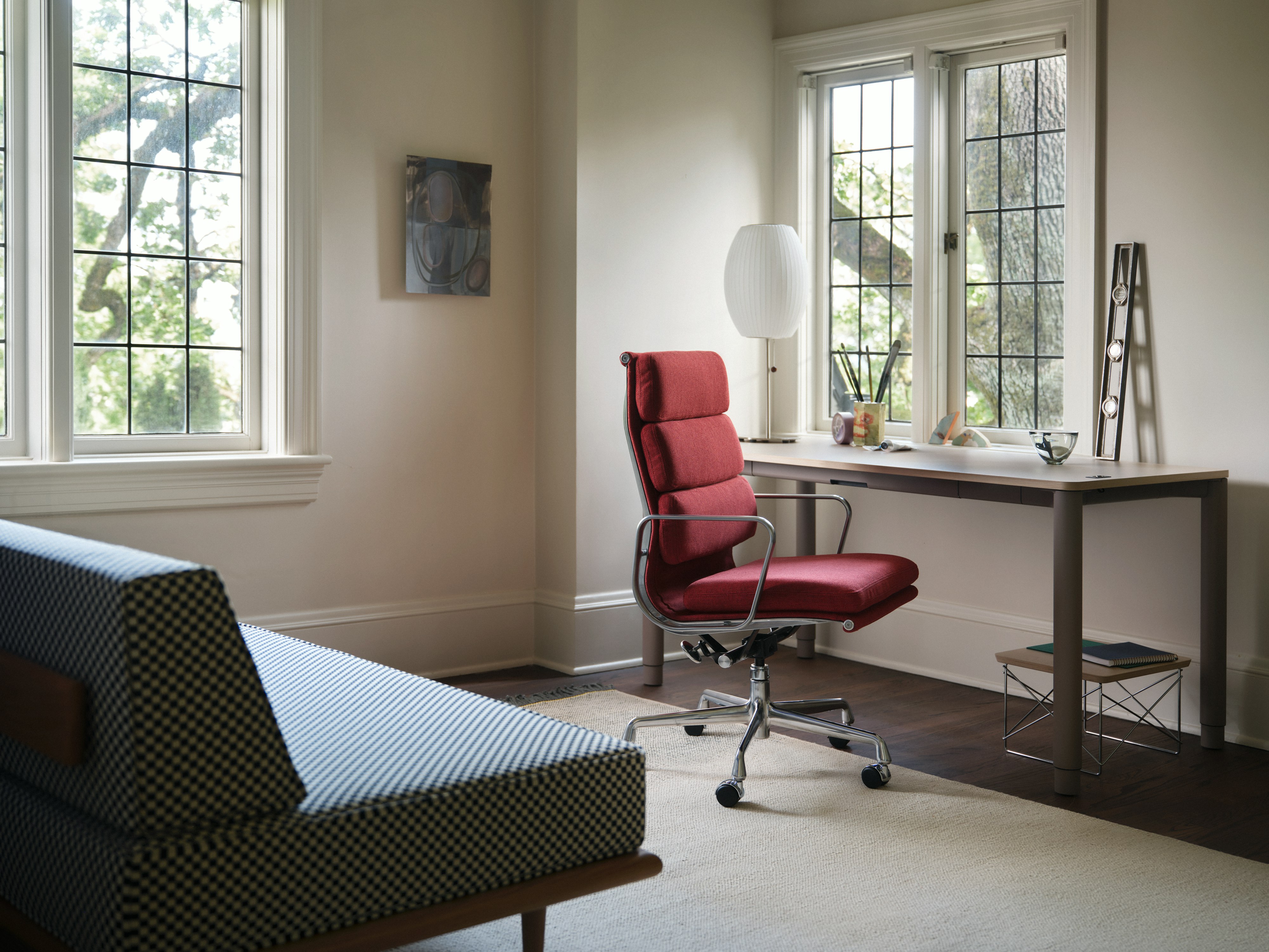 Eames Soft Pad Executive Chair in Mode Alder
