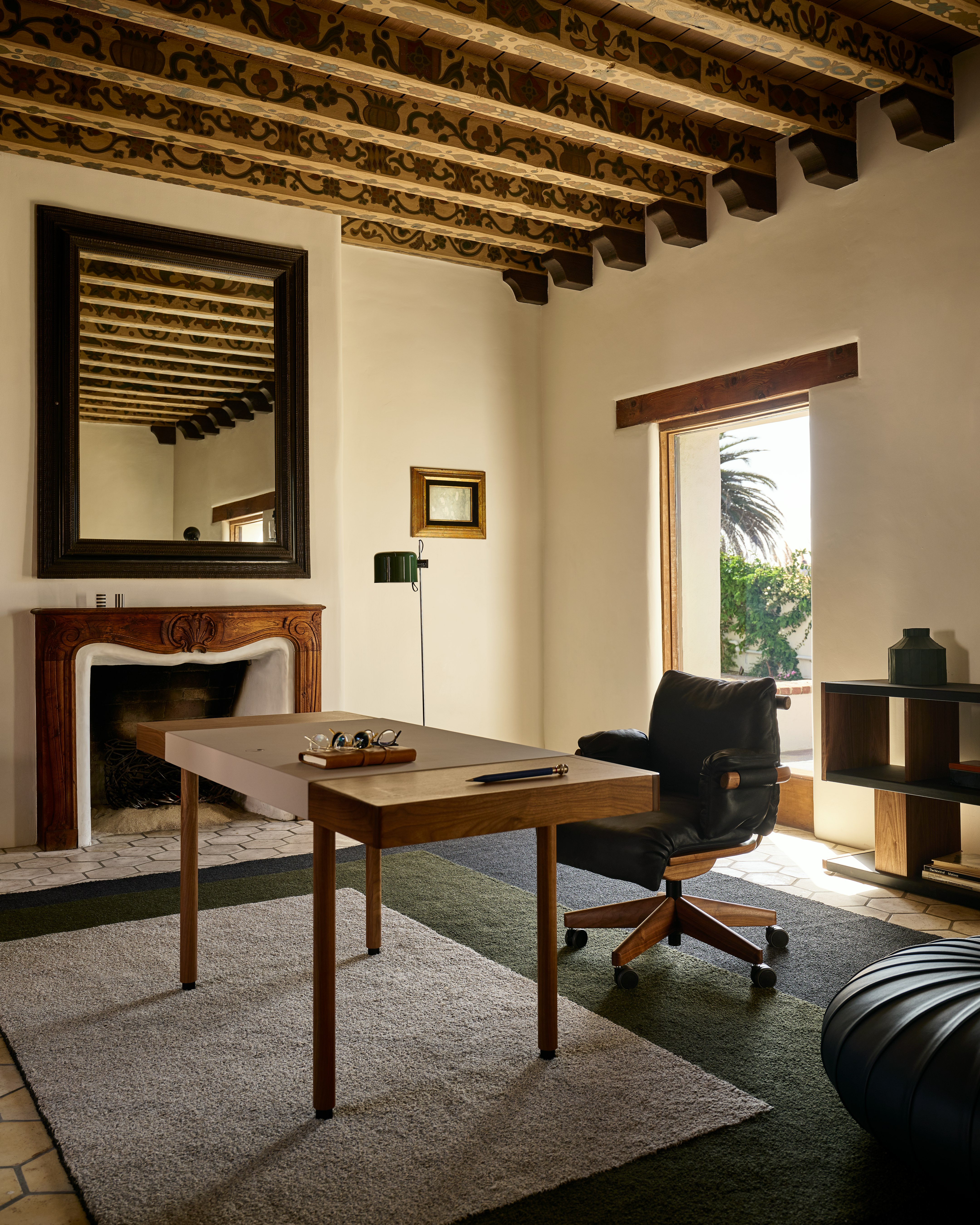 Coup&eacute; Floor Lamp