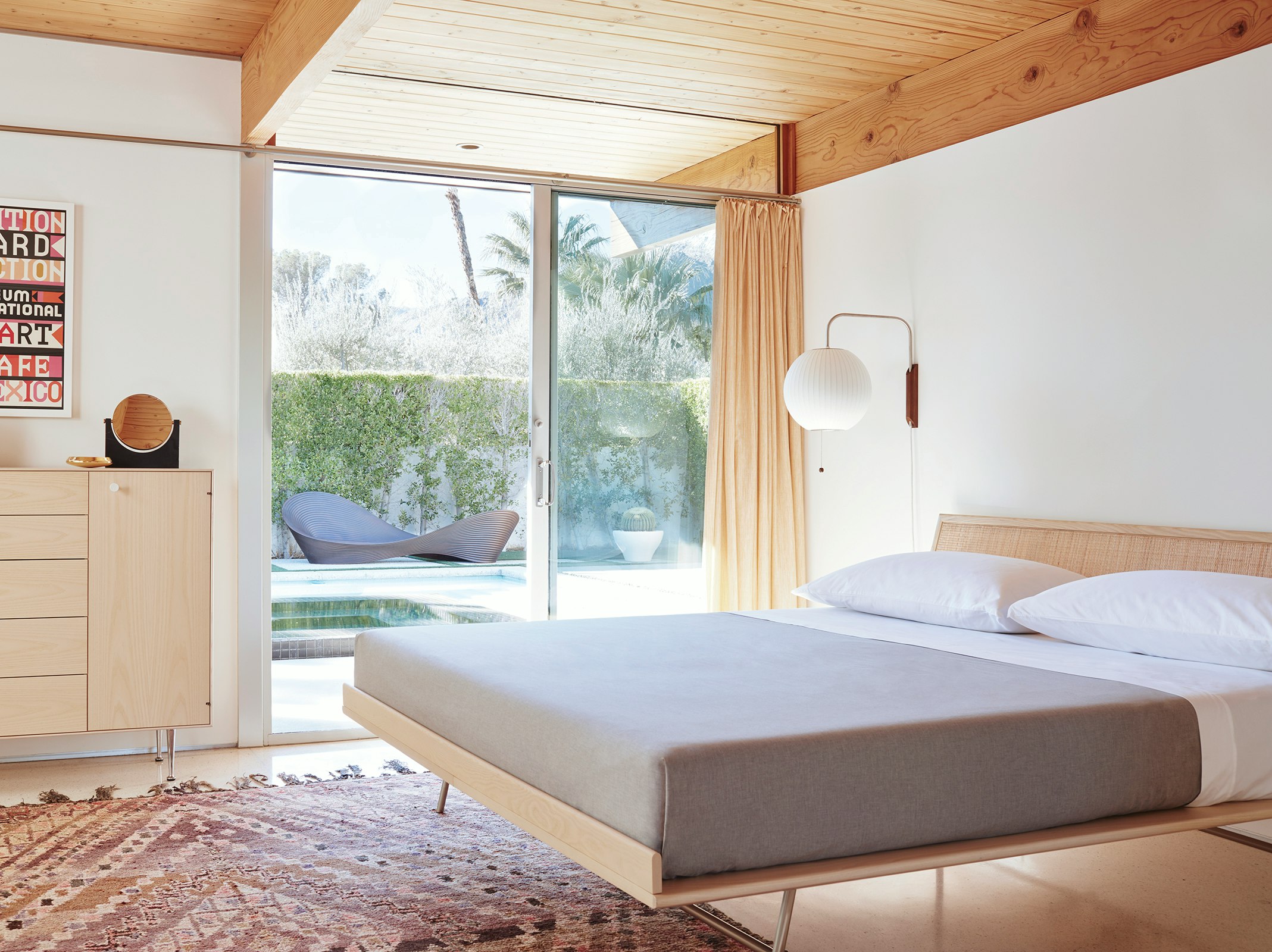 Nelson Thin Edge Bed
