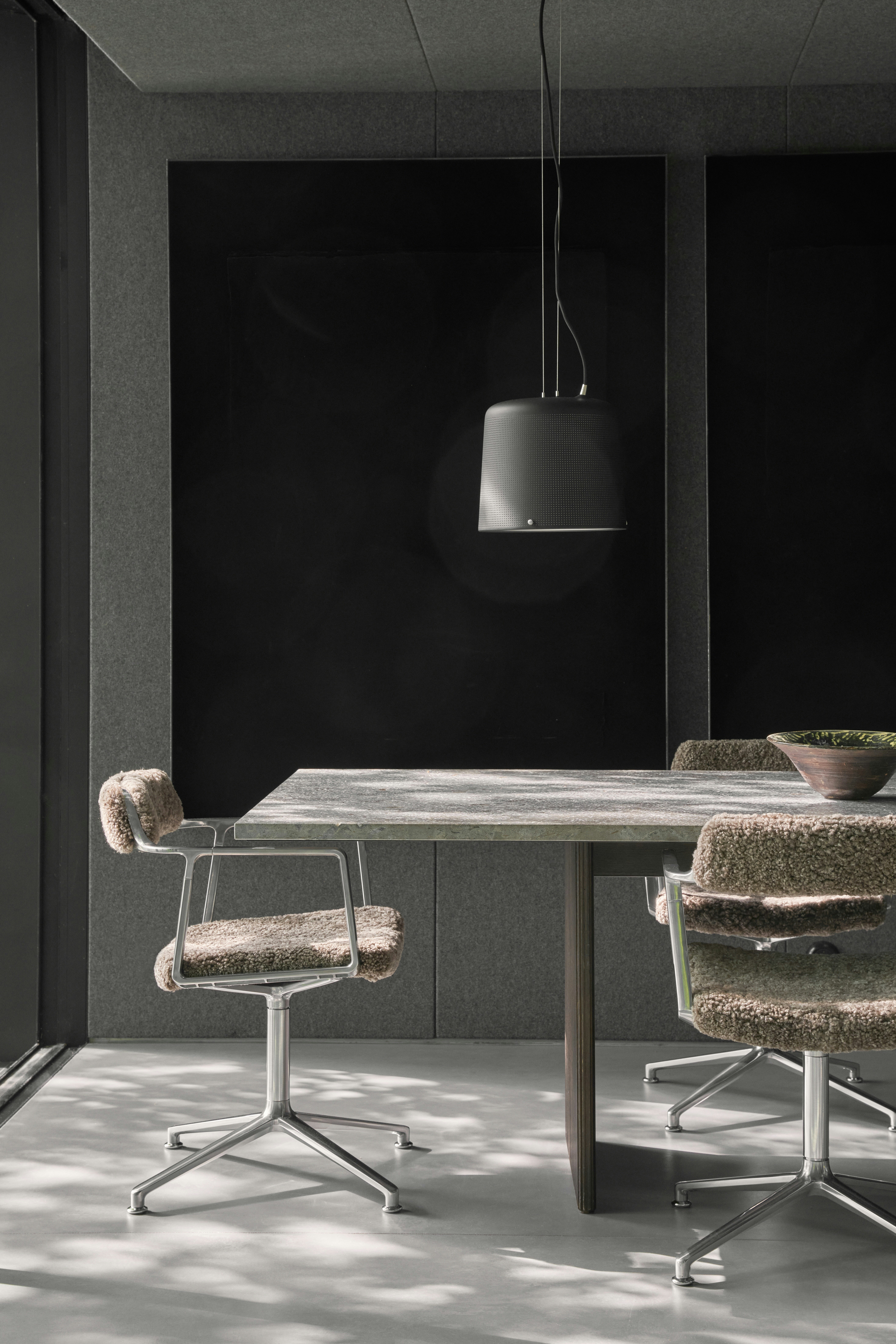 Vipp452 Swivel Chair