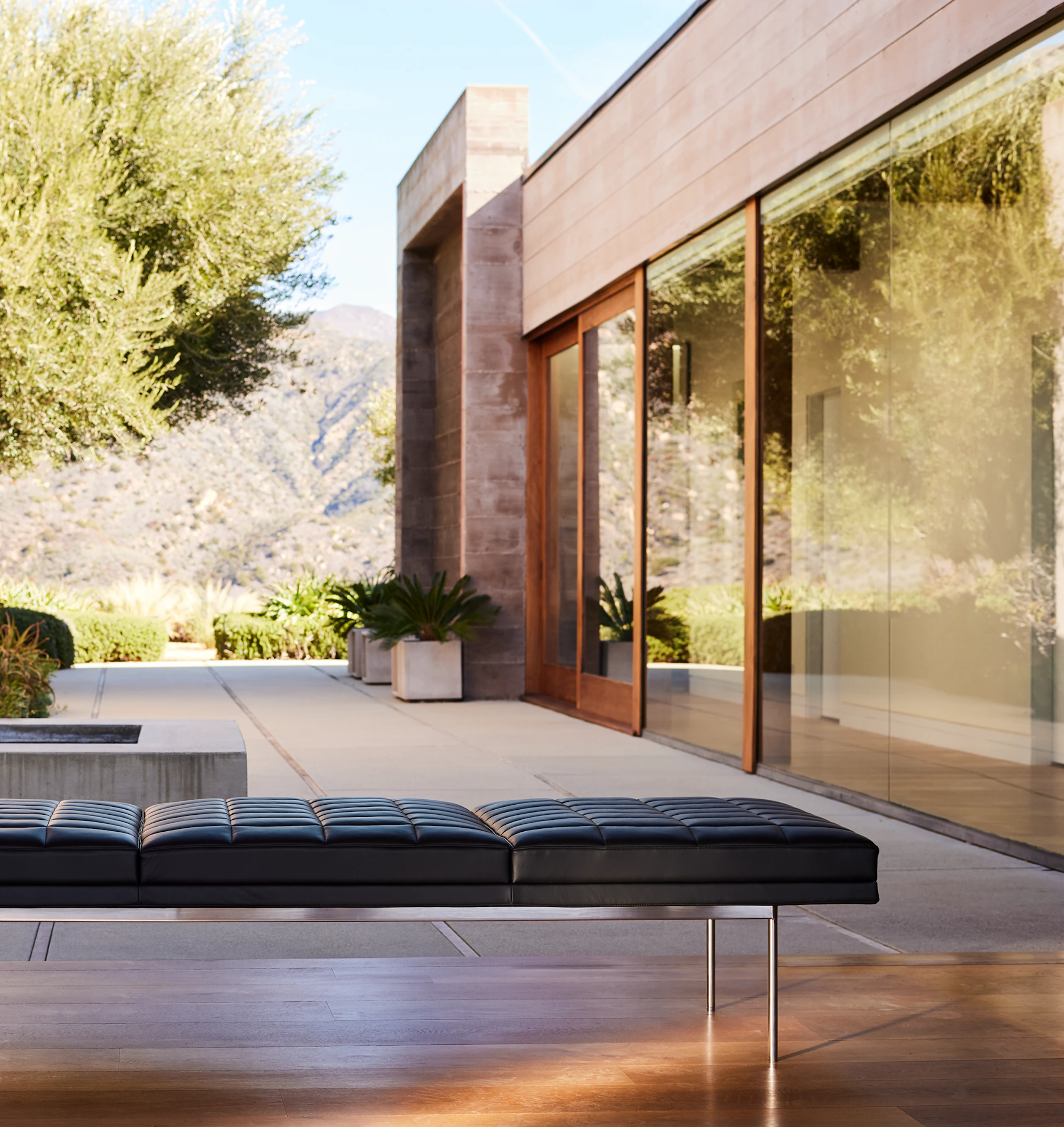 Tuxedo Bench in a home environmental setting.