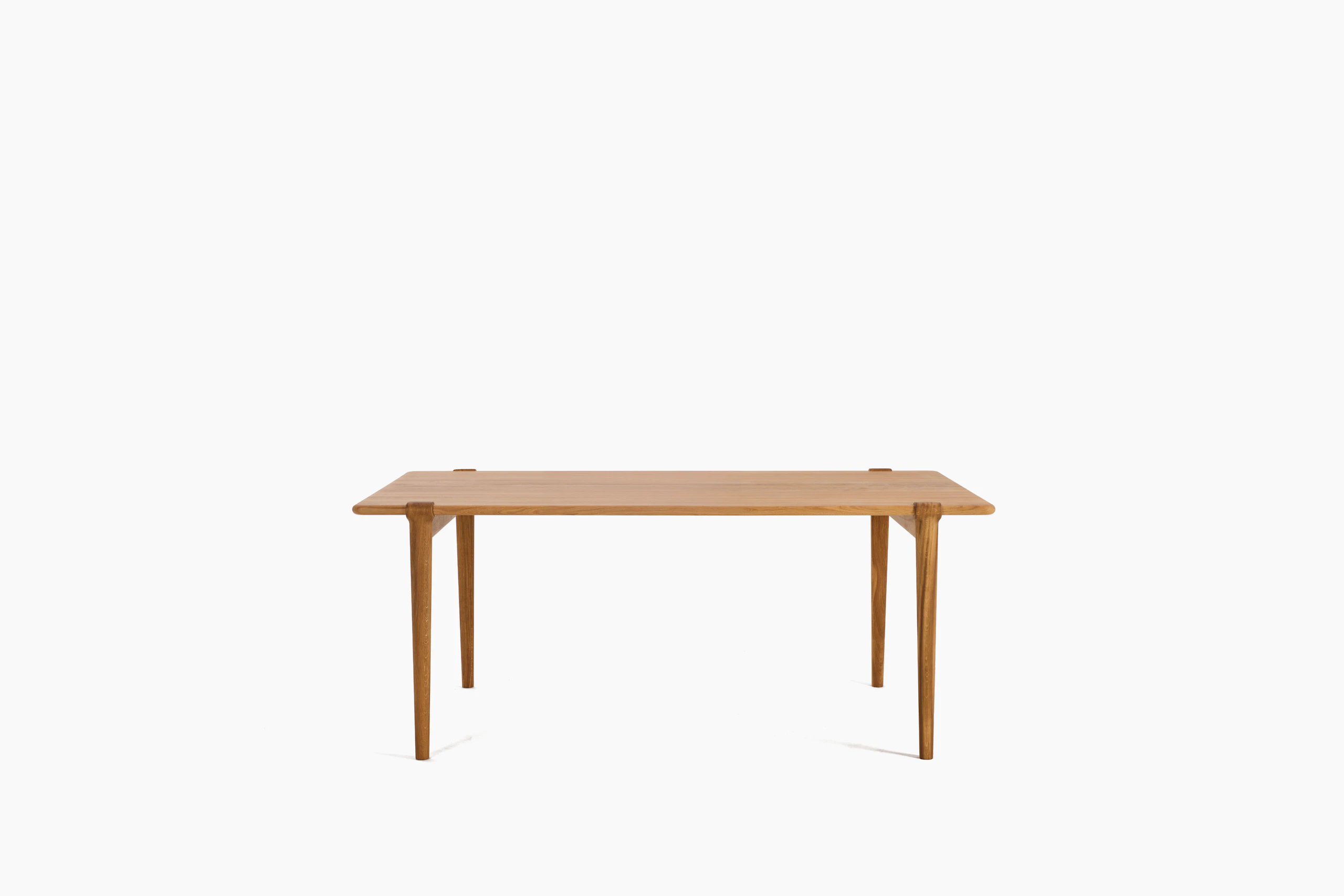 Otto Dining Table - 70", Oak.