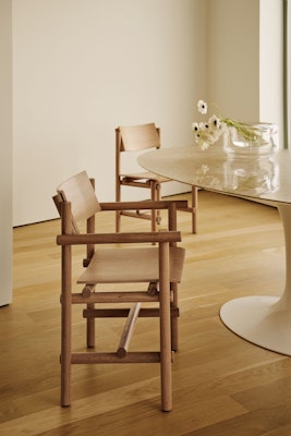 Muecke Chair Saarinen Oval Dining Table