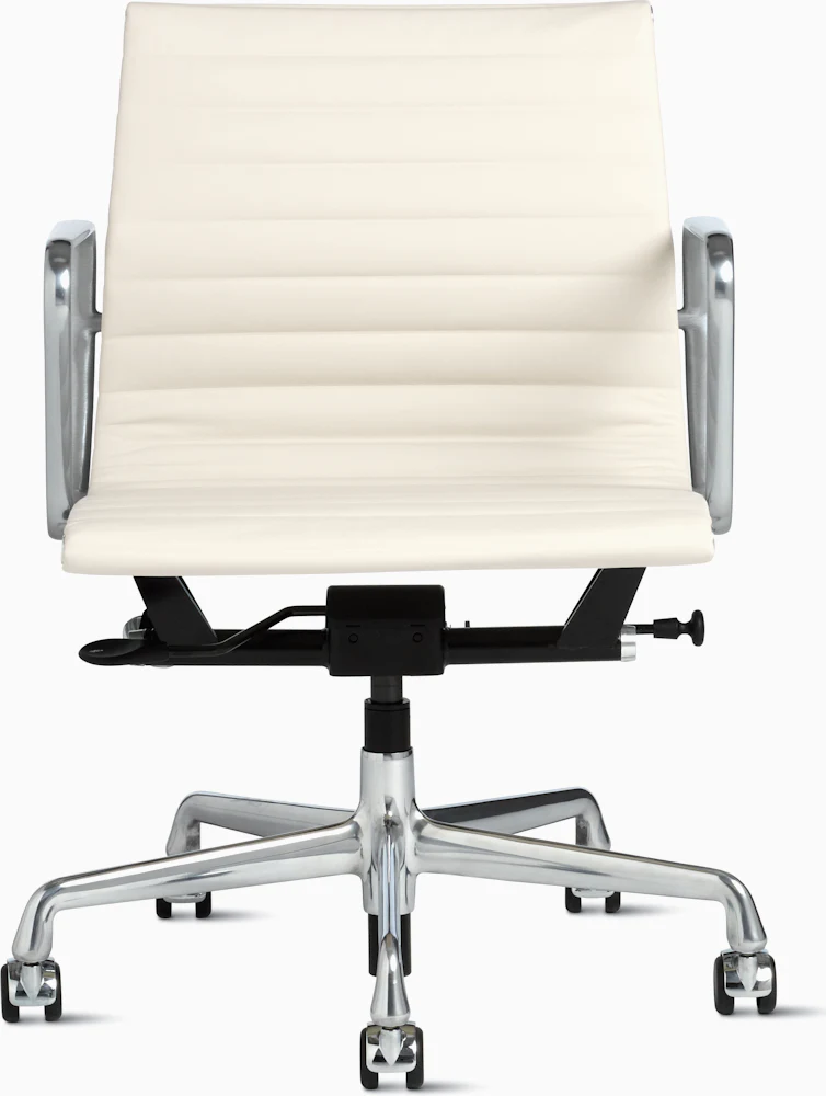 Eames Aluminum Group Chair, Management - Herman Miller by Herman Miller
