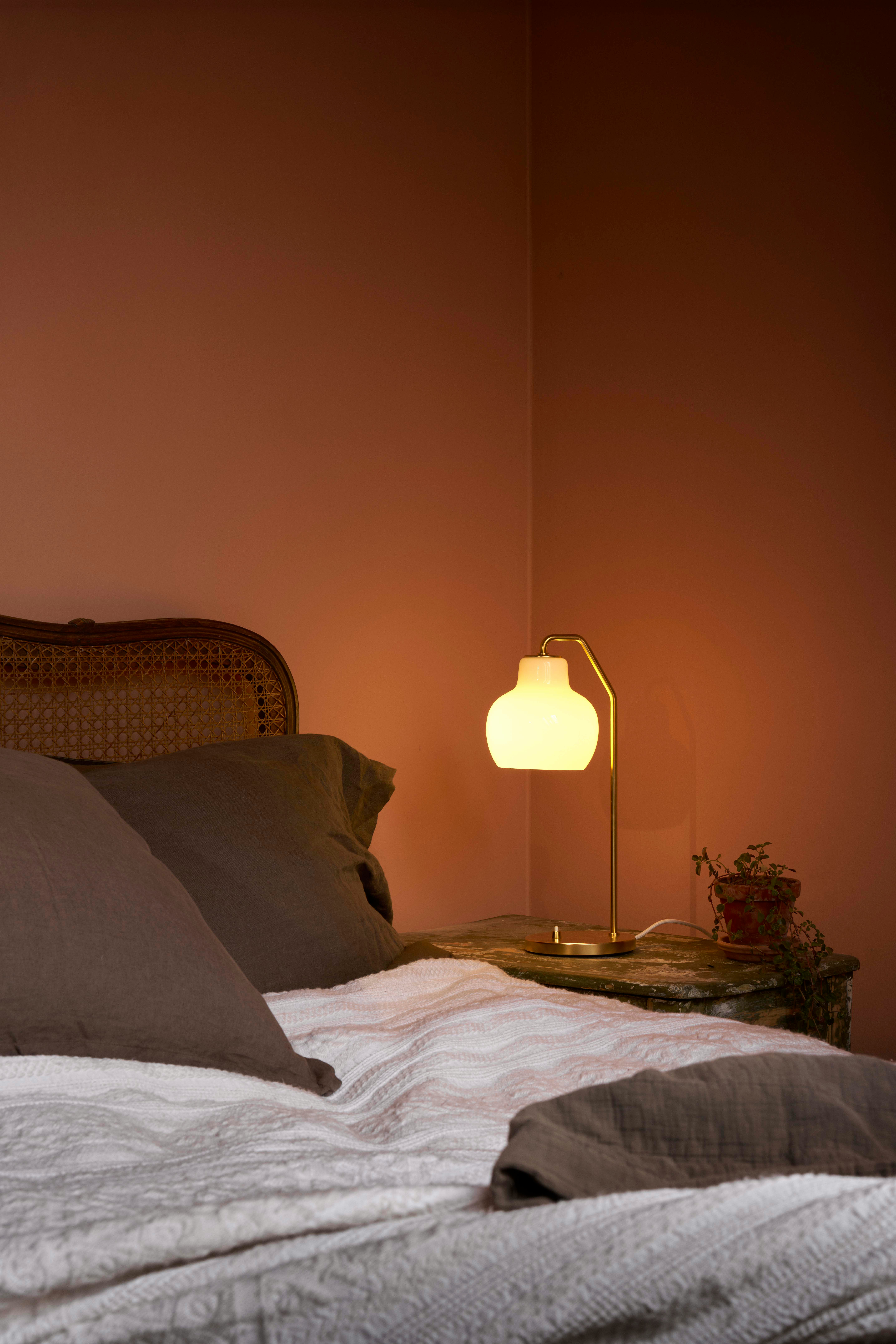 VL Ring Crown Table Lamp