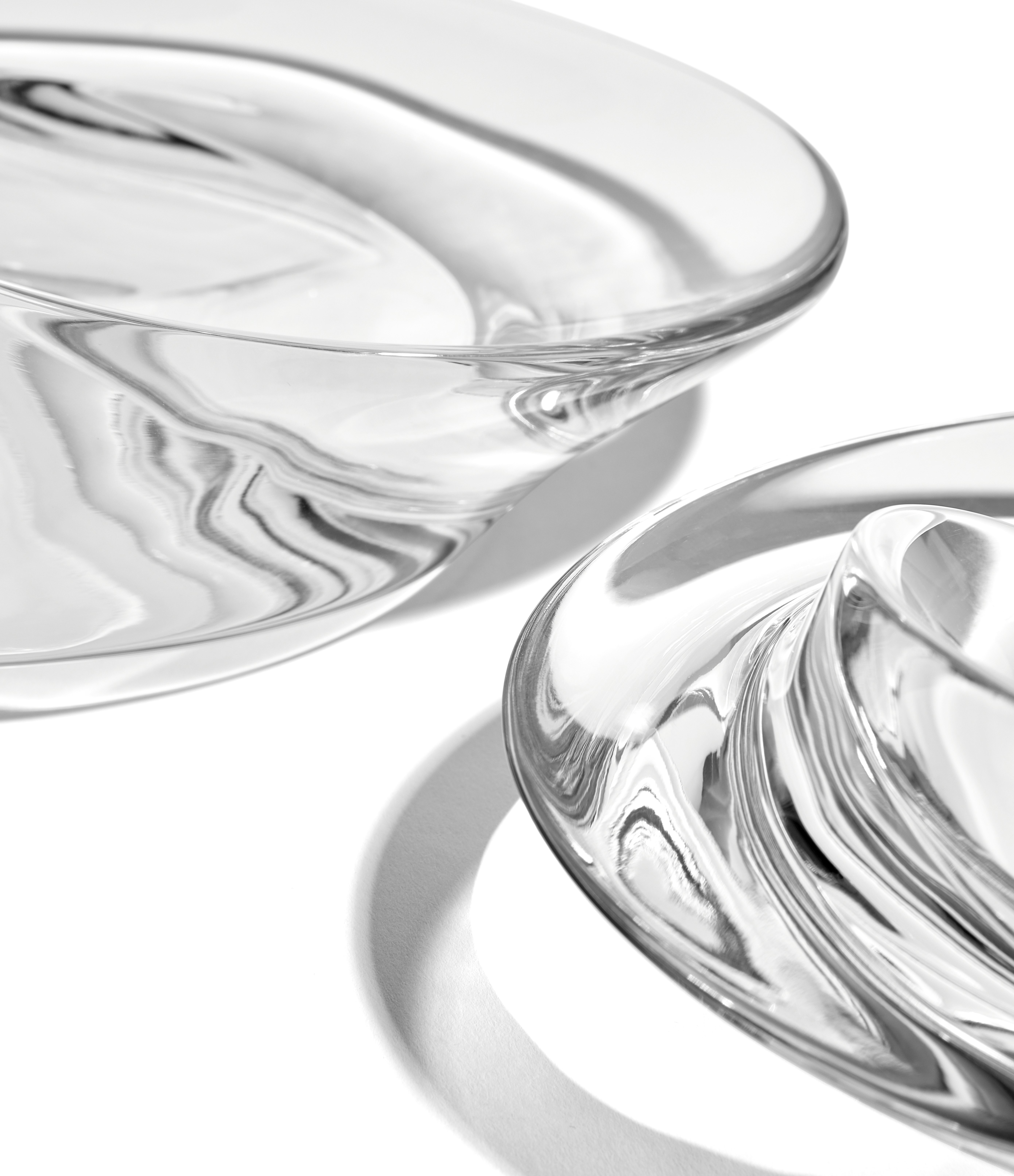 A detailed look at Swirl Bowl in Small, Glass.