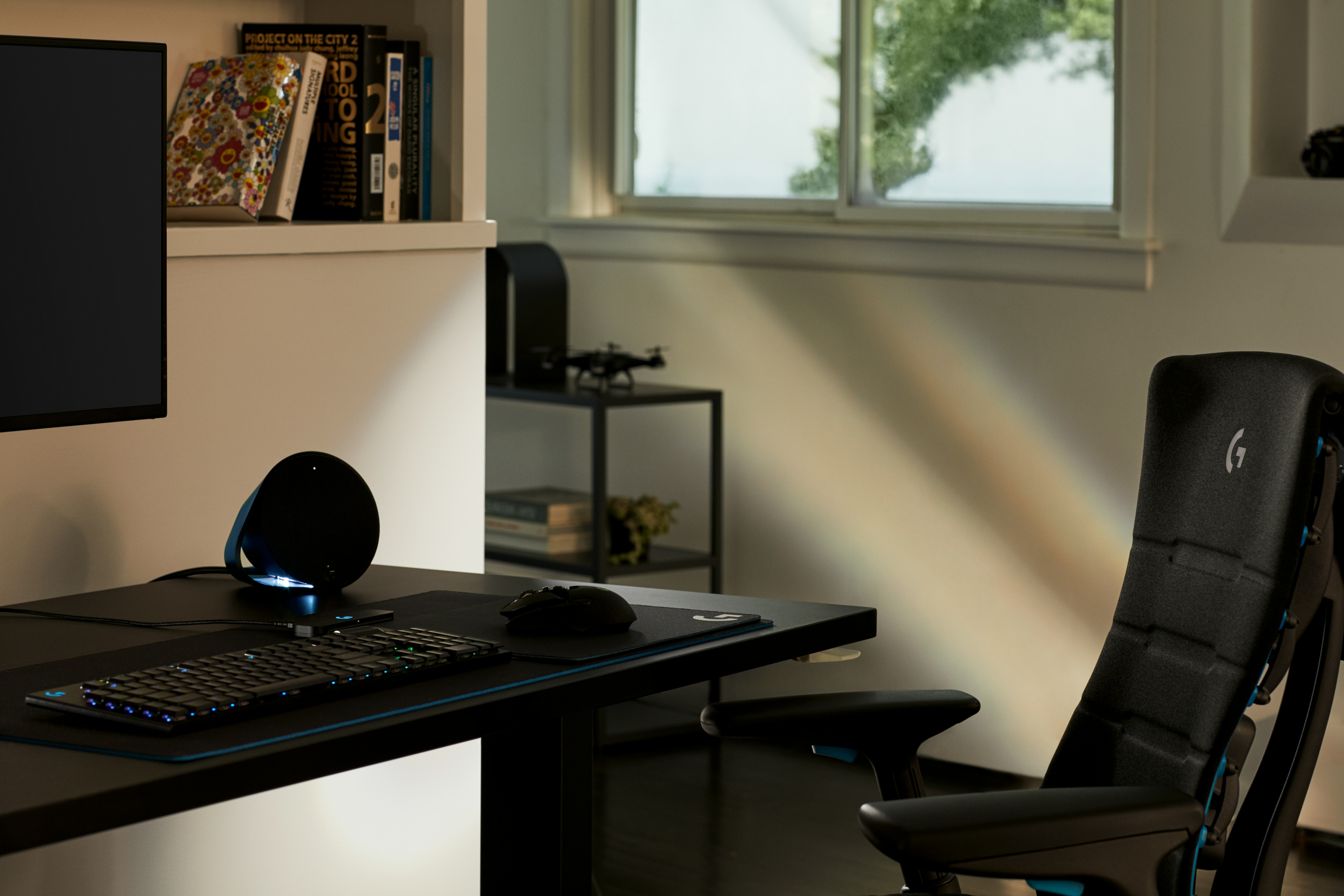 Motia Gaming Sit-to-Stand Desk