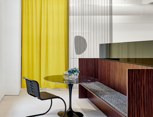 Knoll NYC Showroom with Saarinen Lounge Height Table, MR Side Chair, and Reff Profiles/Dividends Horizon Workstation Knoll NYC Showroom Saarinen Lounge Height Table MR Side Chair Reff Profiles Dividends Horizon