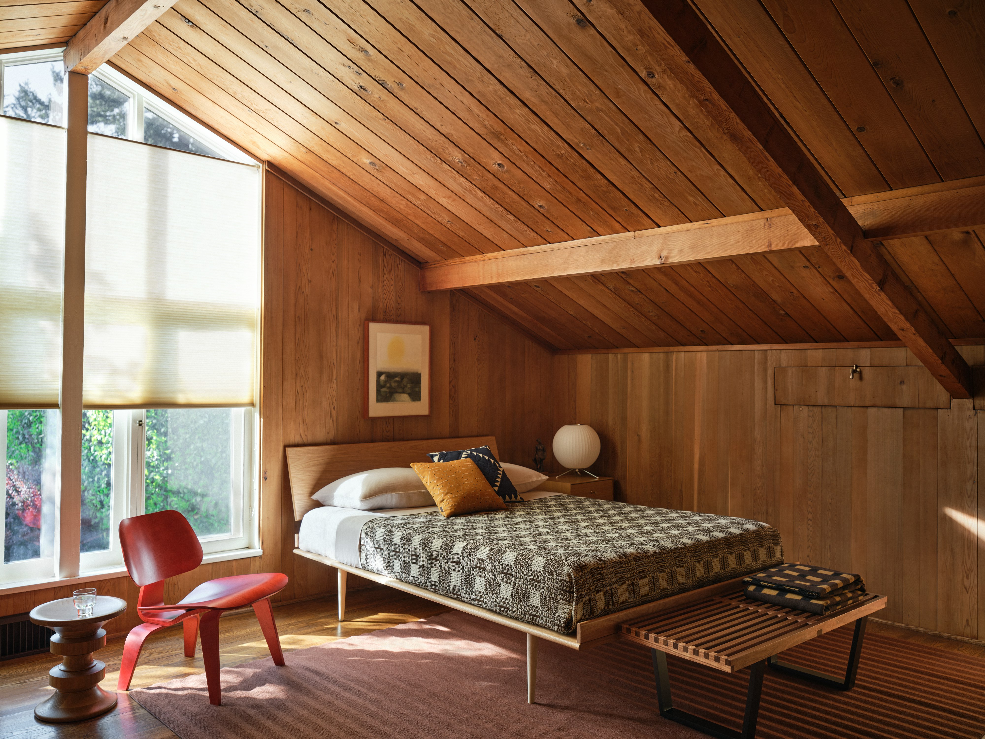 Nelson Thin Edge Bed