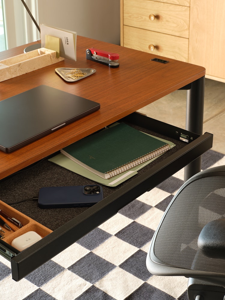 Spout Sit-to-Stand Table