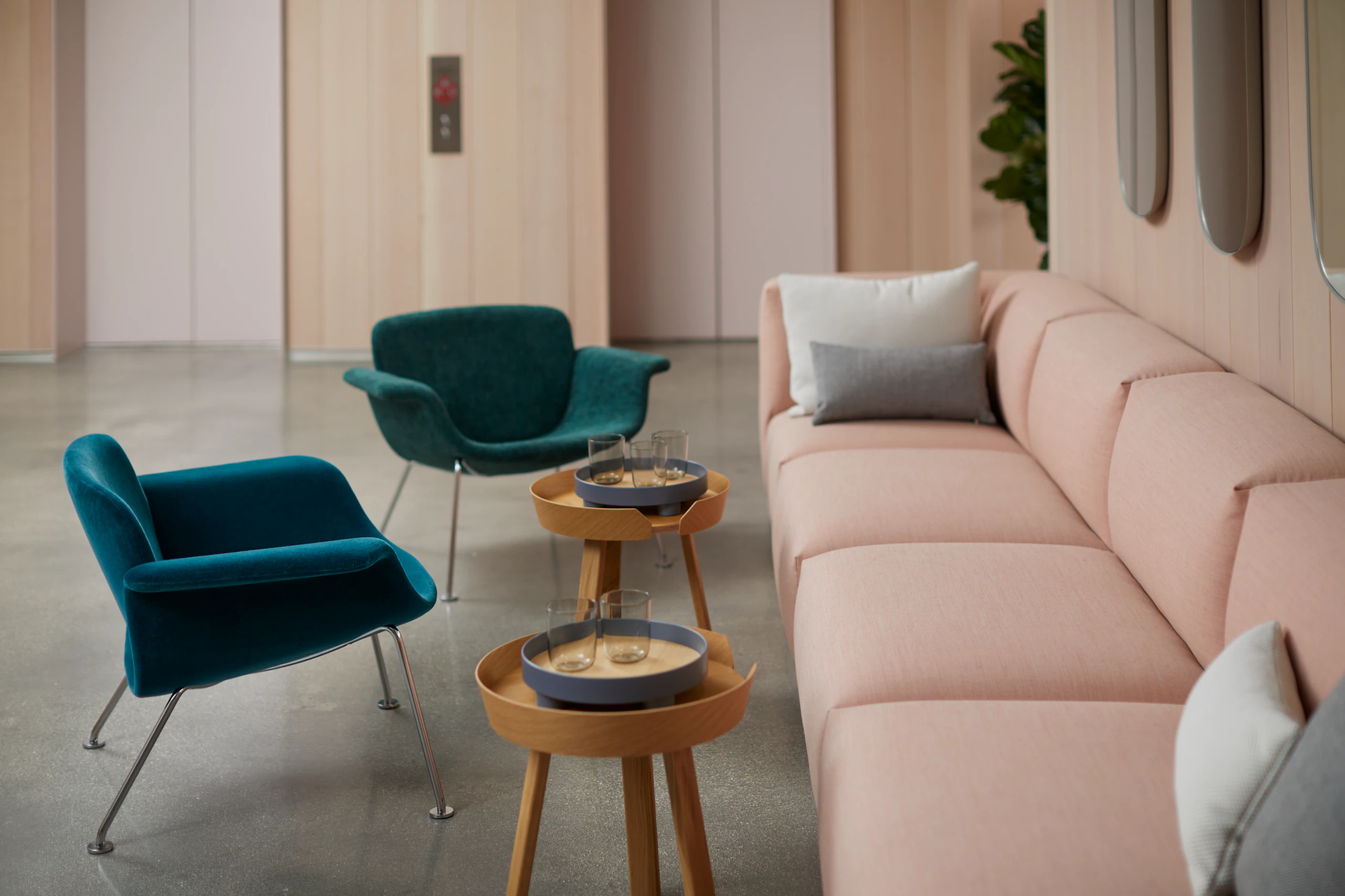 muuto connect sofa around table
