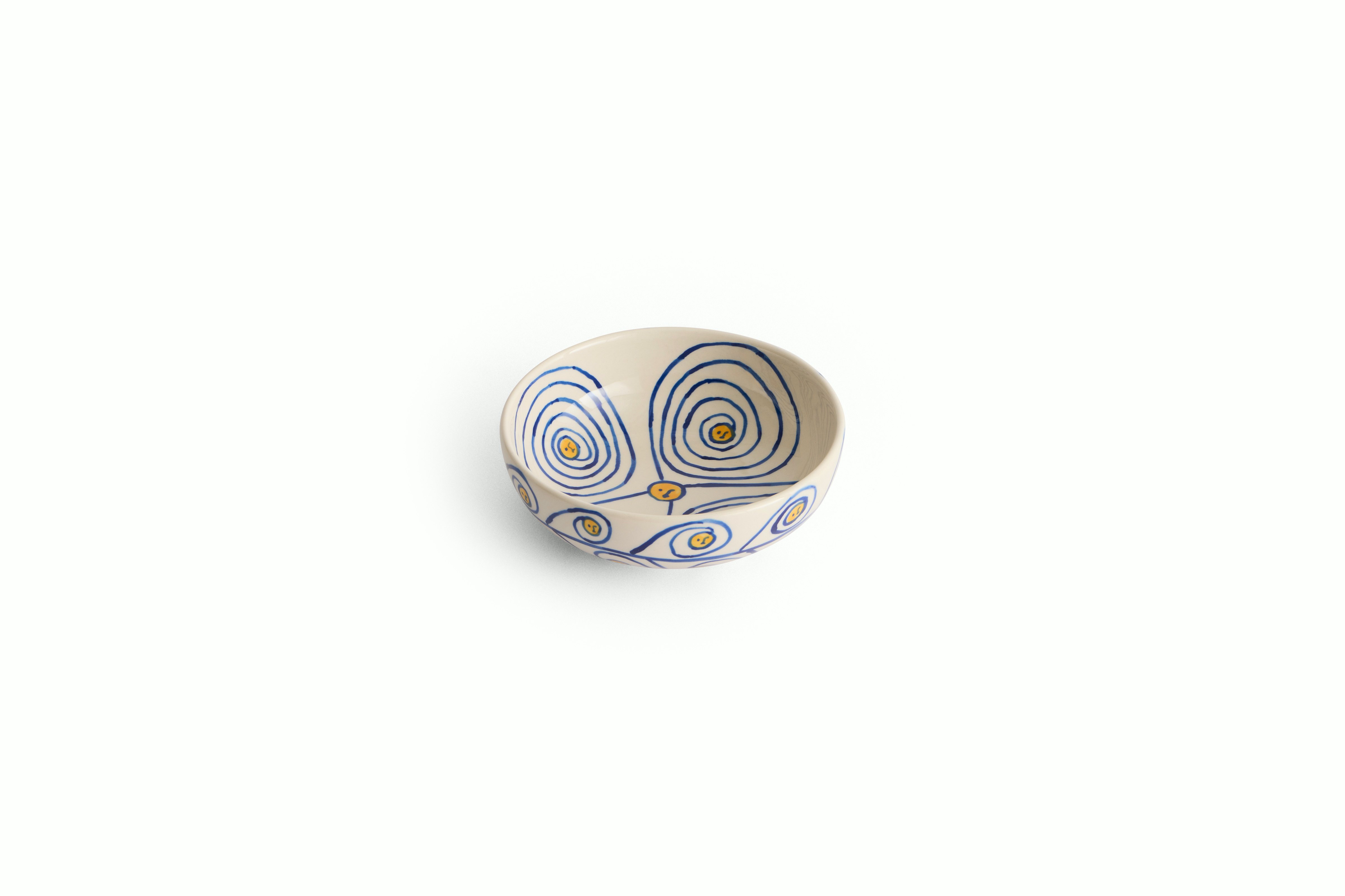 A Spirale Bowl in Stoneware viewed from the front.