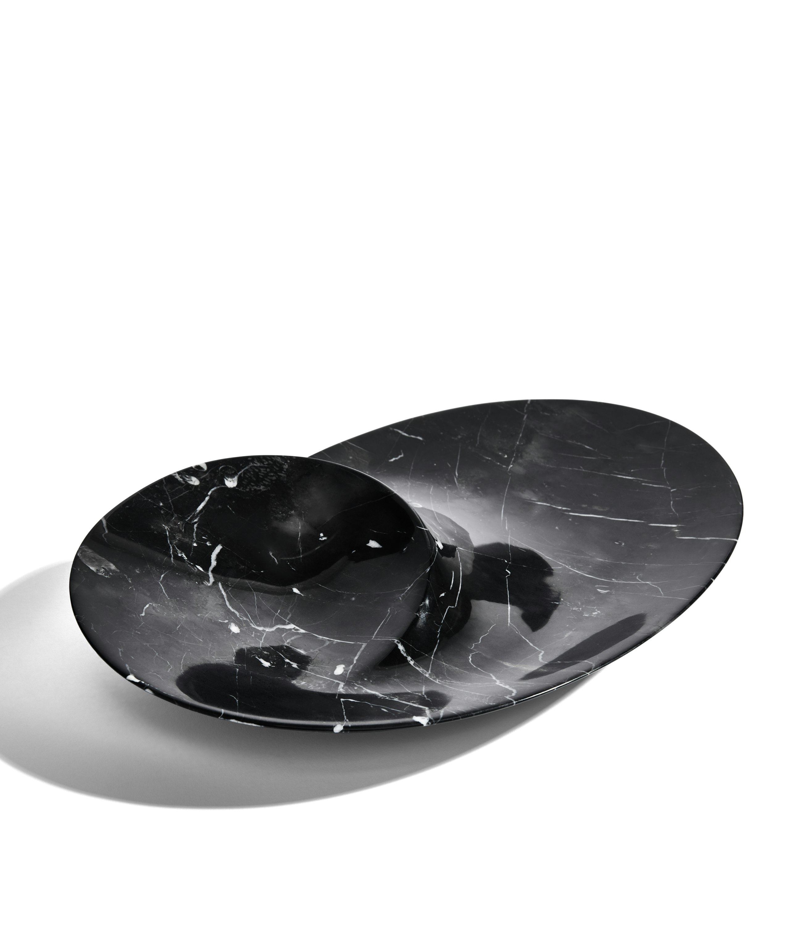 A detailed look at Swirl Bowl in Large, Black.