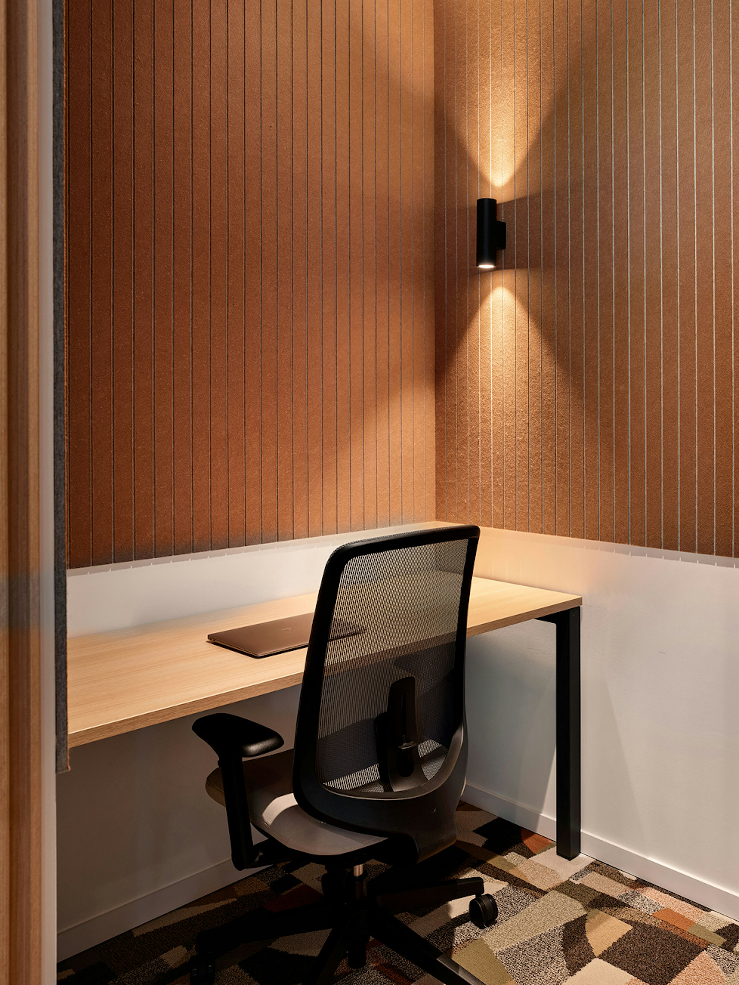 Booth with Verus Chair at Layout Desk