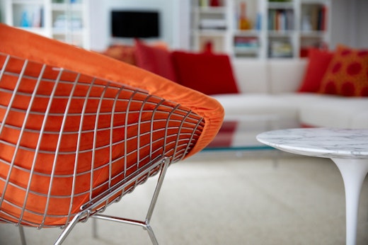Harry Bertoia diamond chair Eero Saarinen side table Avio sofa Piero Lissoni