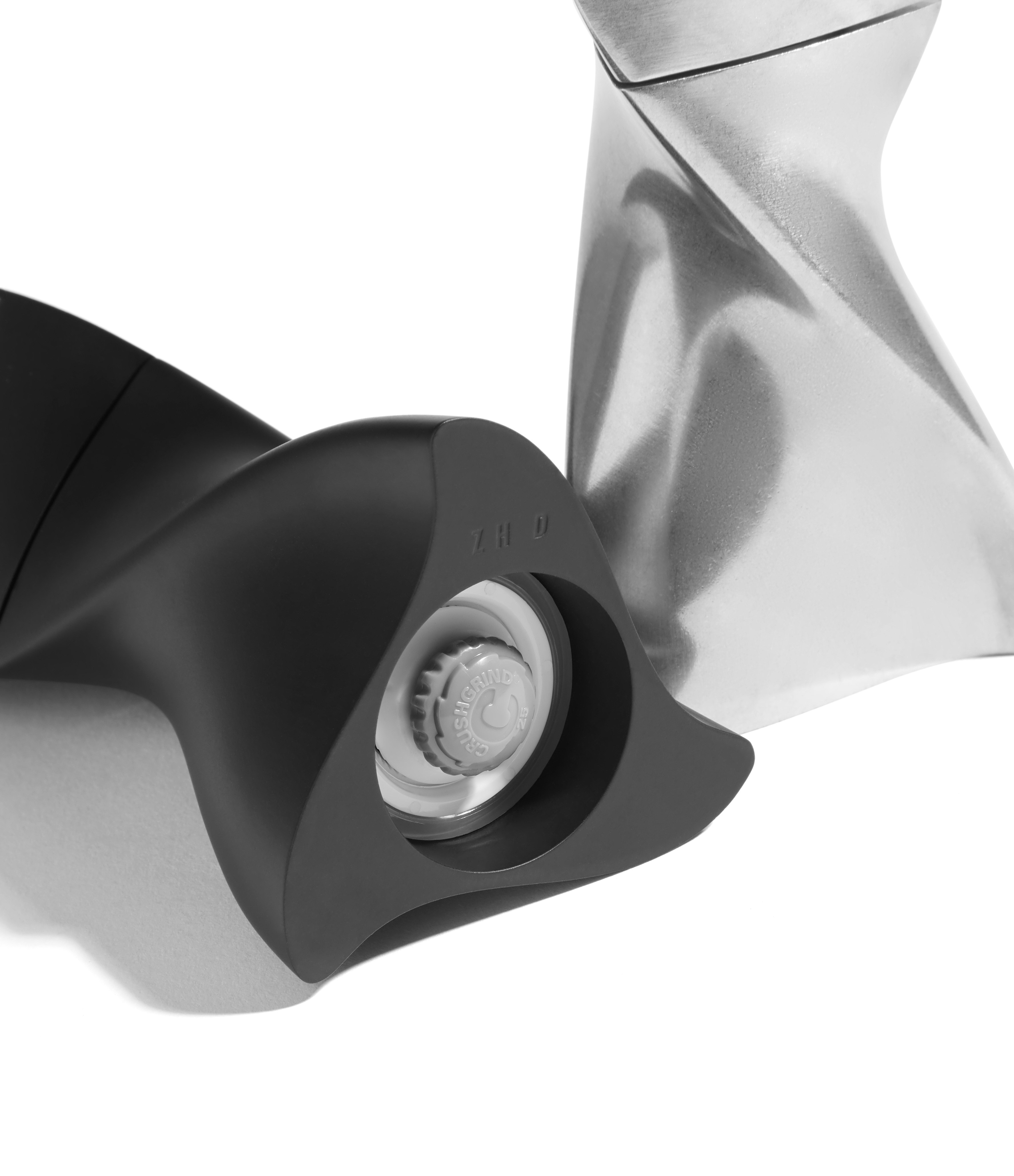 A detailed look at Duo Salt and Pepper Grinders in Silver / Black.