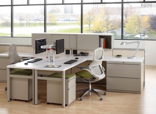 Dividends Skyline workstation with shared overhead