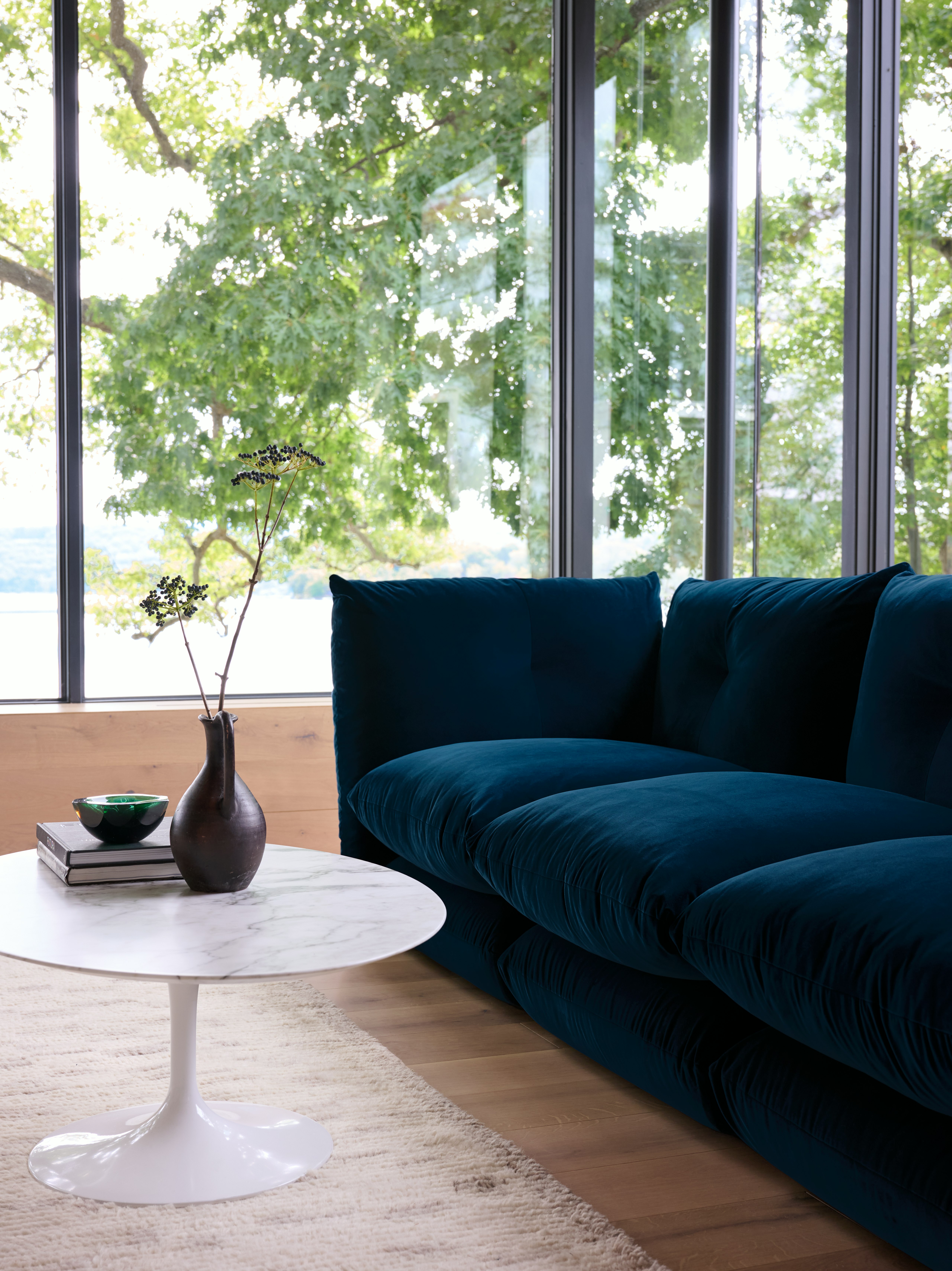 Pillo 4 Seat Sectional with Ottoman in Iseo Dark Blue