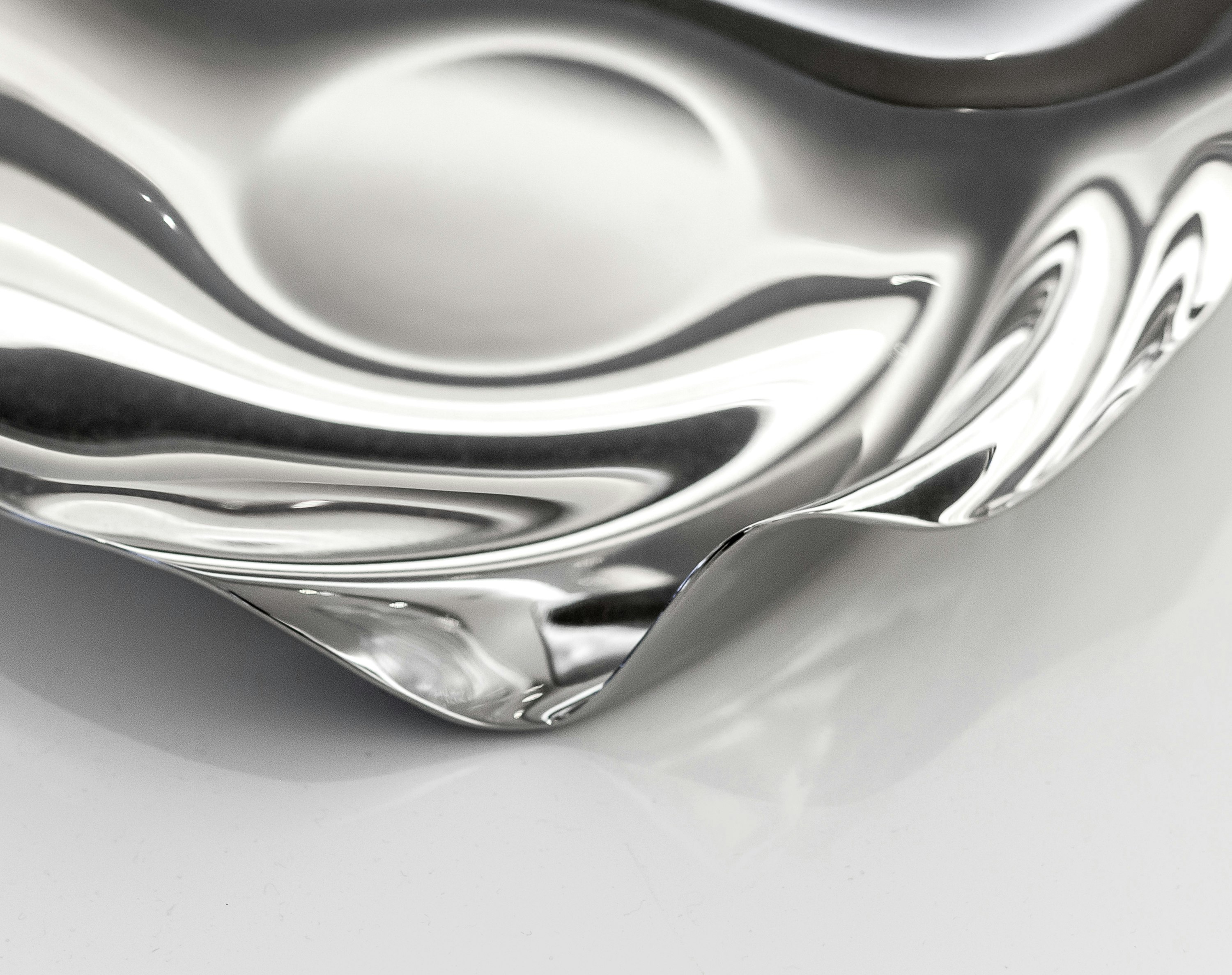 A detailed look at Serenity Platter in Medium, Stainless Steel.