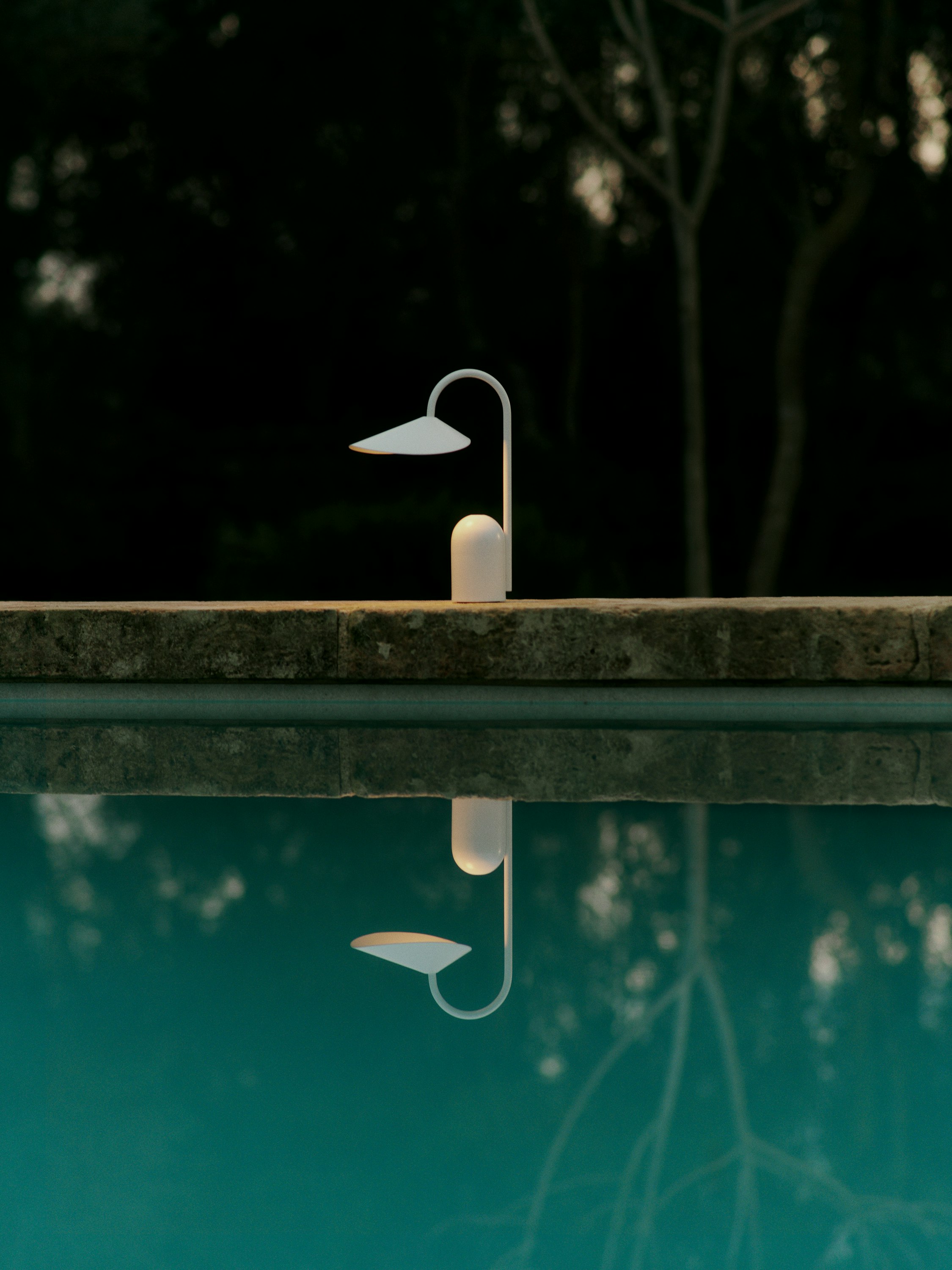 Arum Portable Lamp