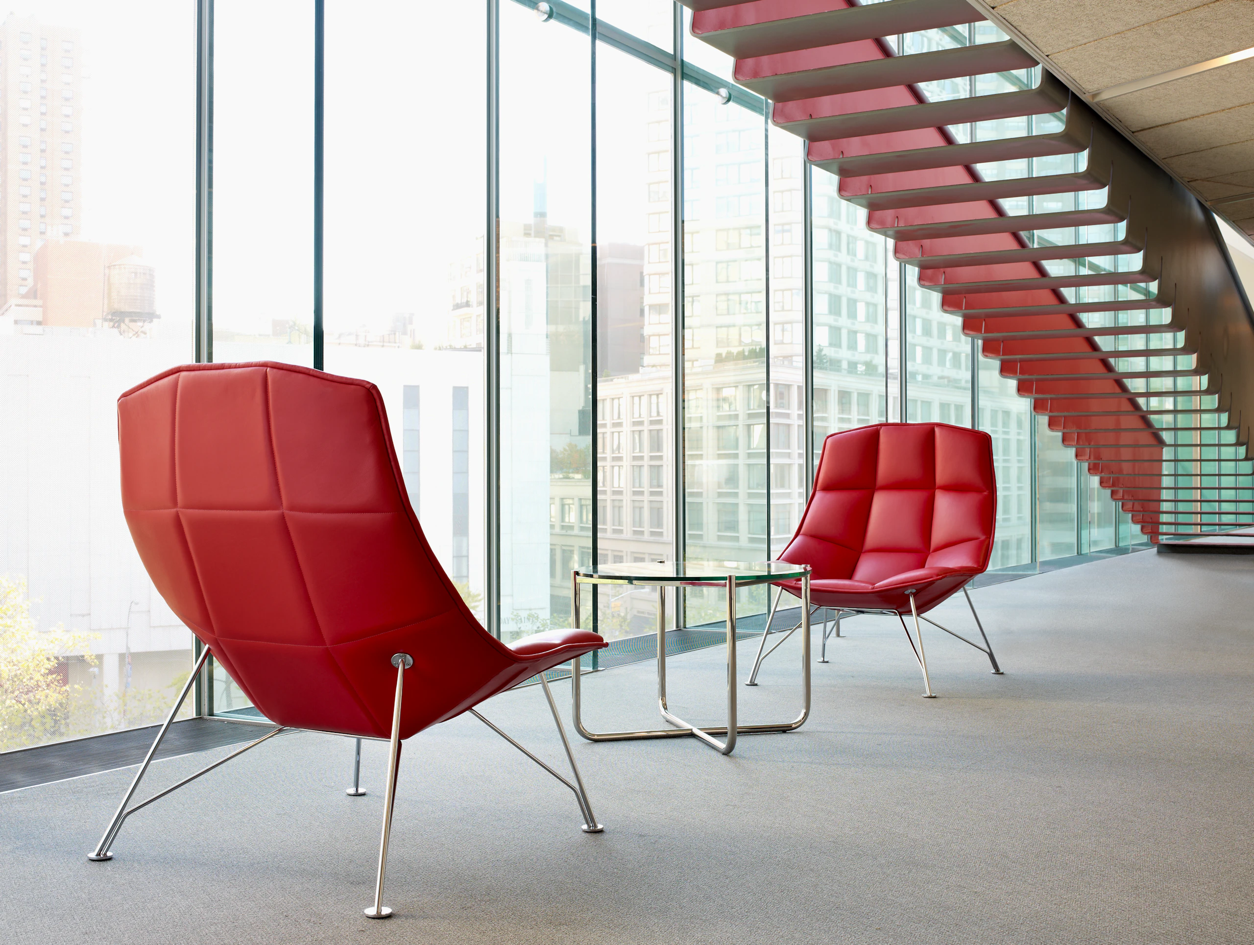 Jehs Laub Lounge Chair in red with MR Table