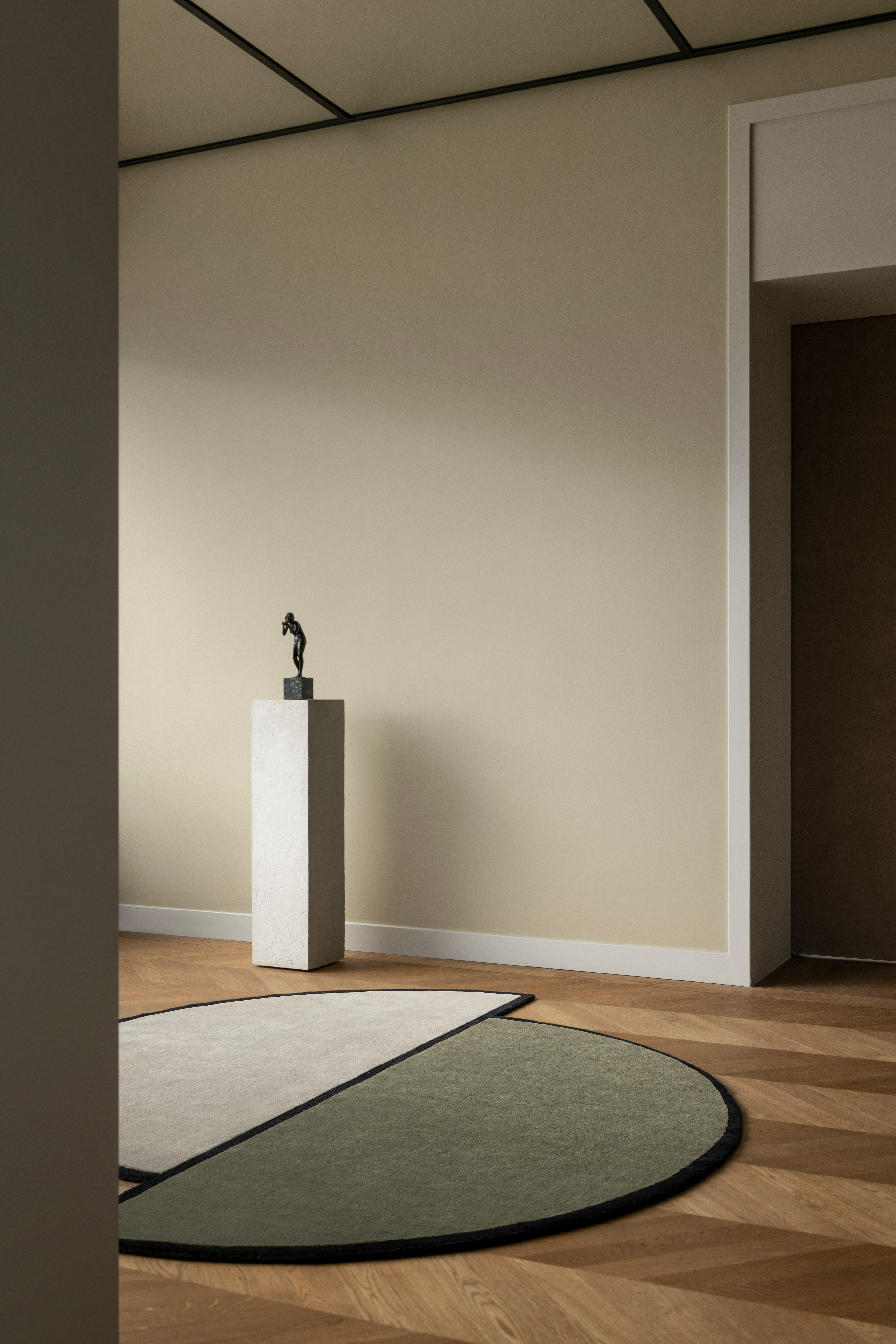 Martin Round Rug in an entryway setting