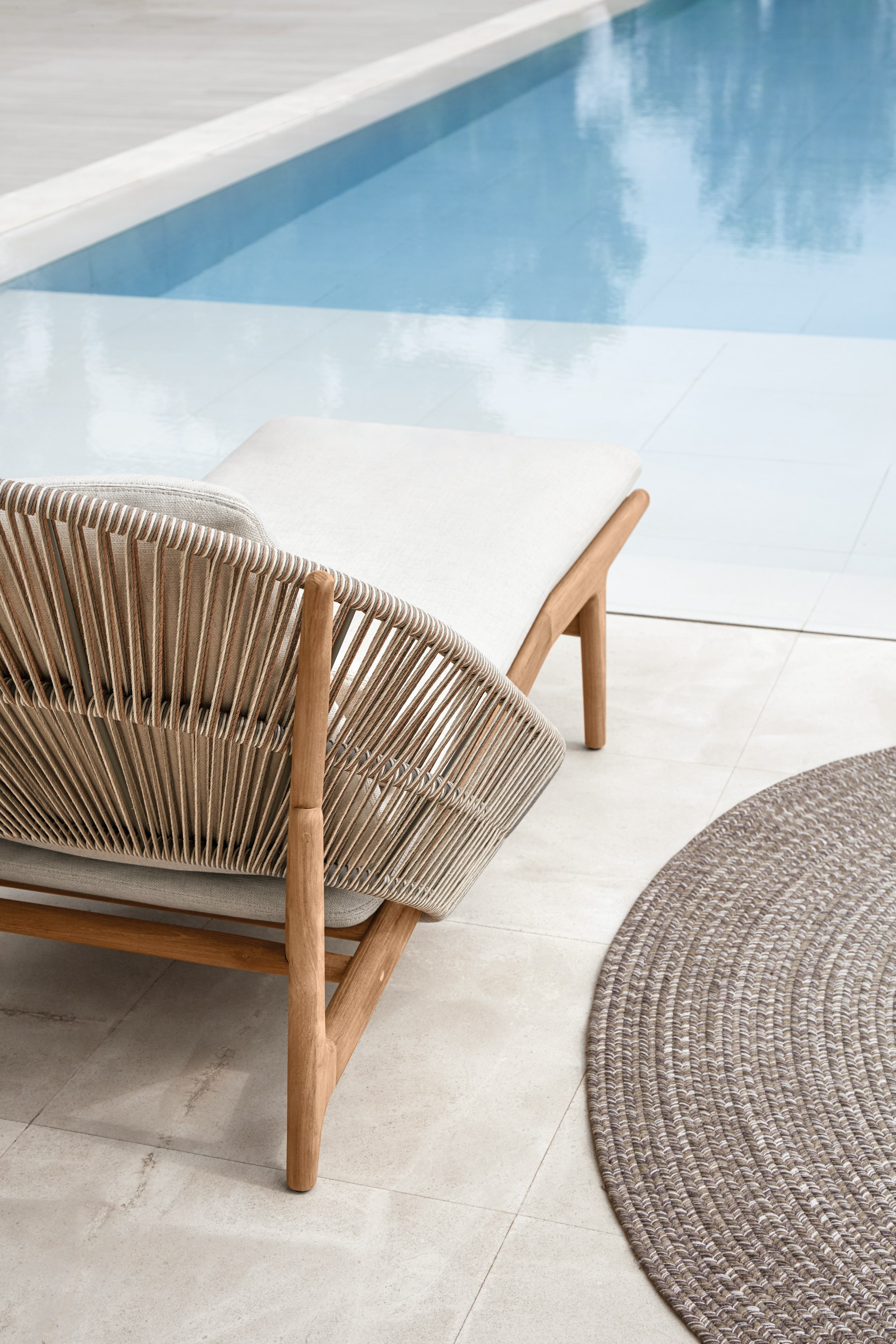 Bora Chaise Lounge