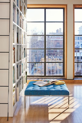 Florence Knoll relaxed square bench