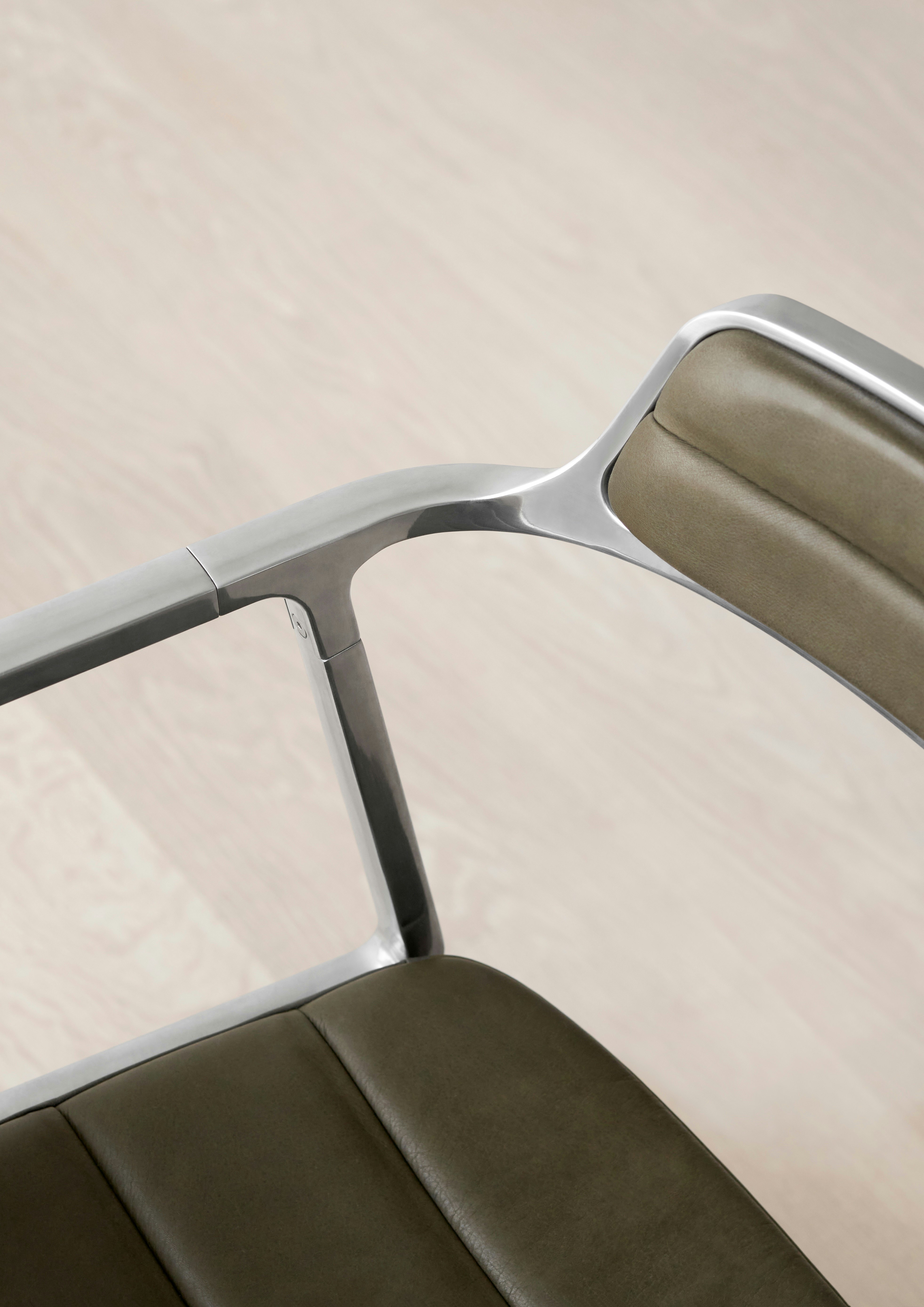 Vipp452 Swivel Chair