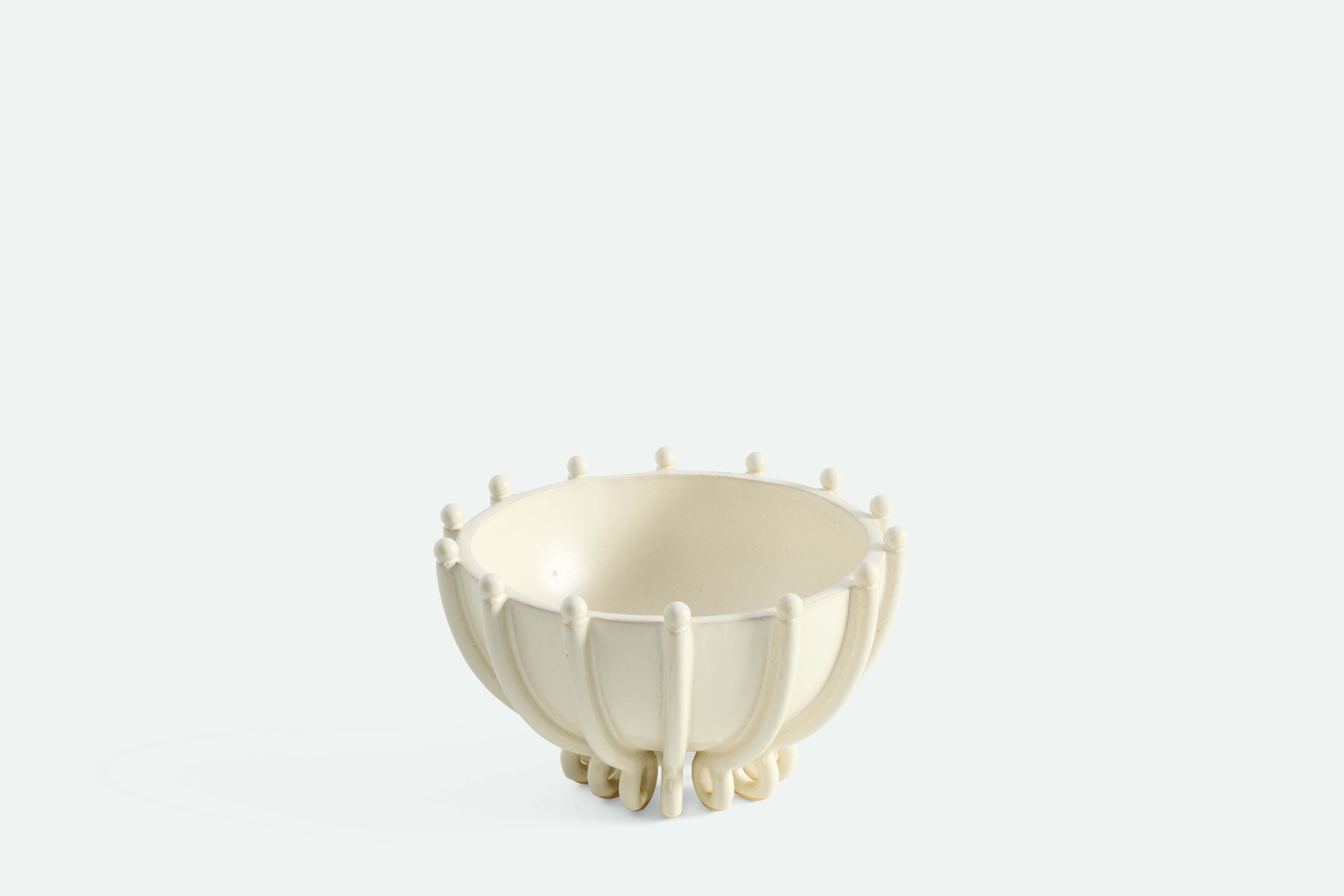 A detailed look at a Vessel No V.
