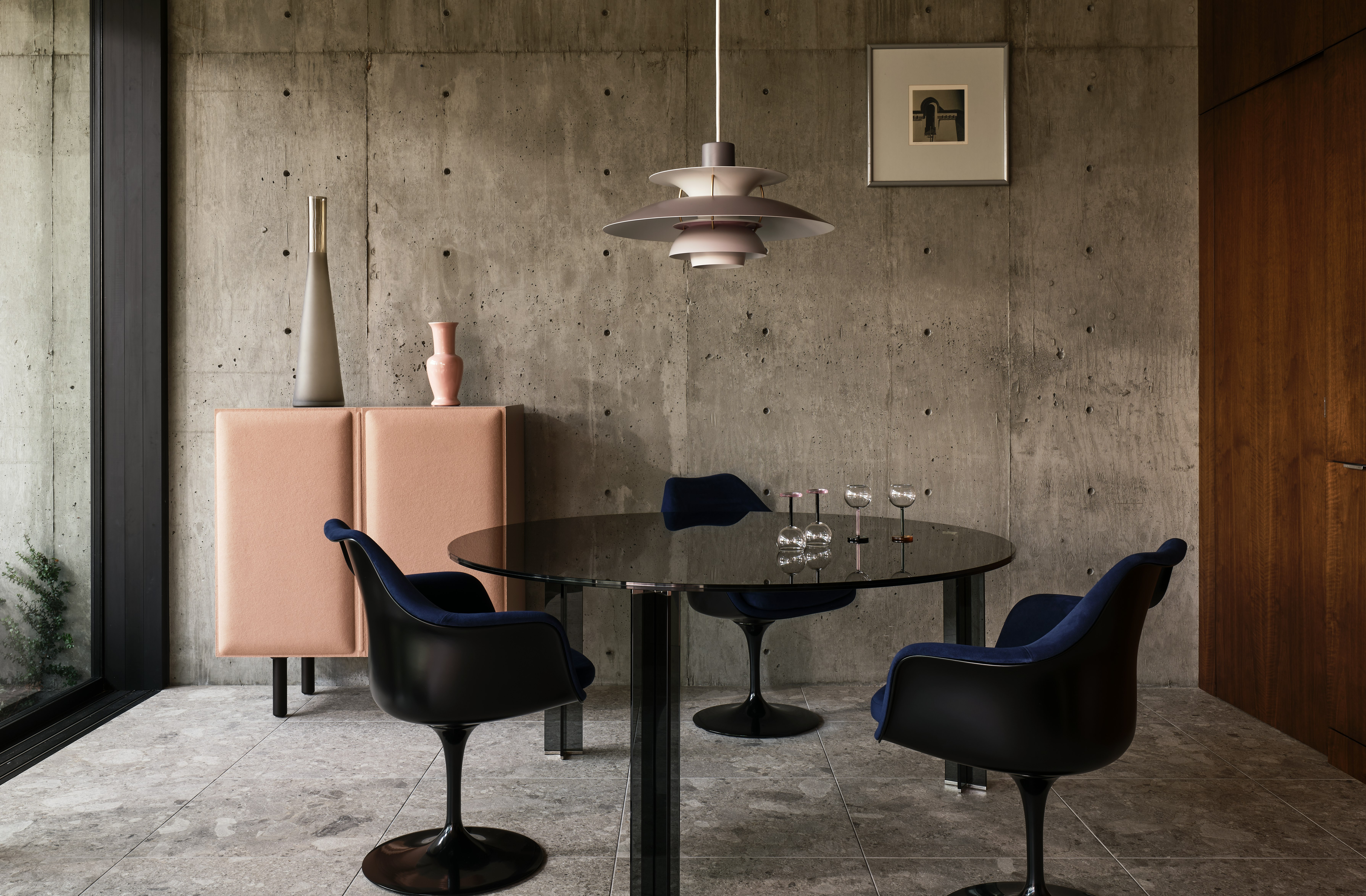 Saarinen Tulip Armchairs, X-T Dining Table, and Tacito Sideboard in a dining room setting